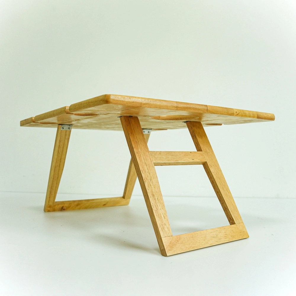 Table pliante en bois pour vin et pique-nique en plein air avec porte-verres à vin et support à collations.