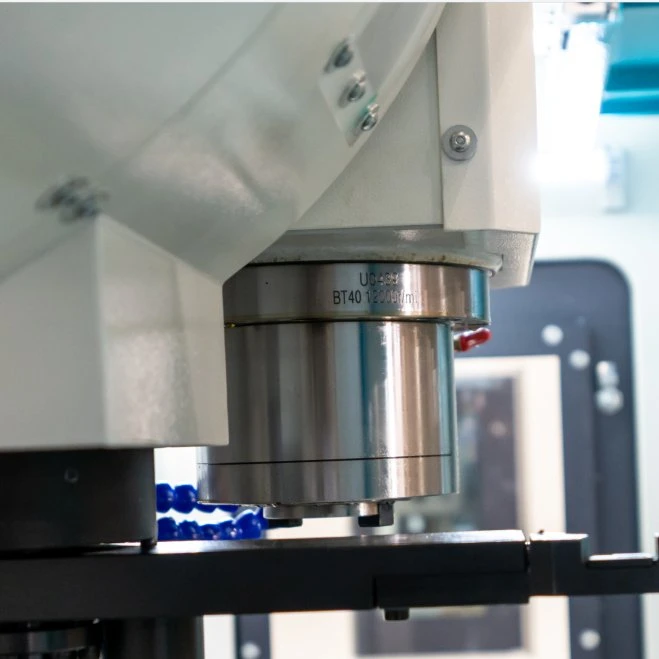 Manufacturer High Precision CNC Machine Automatic Vertical CNC Machining Center