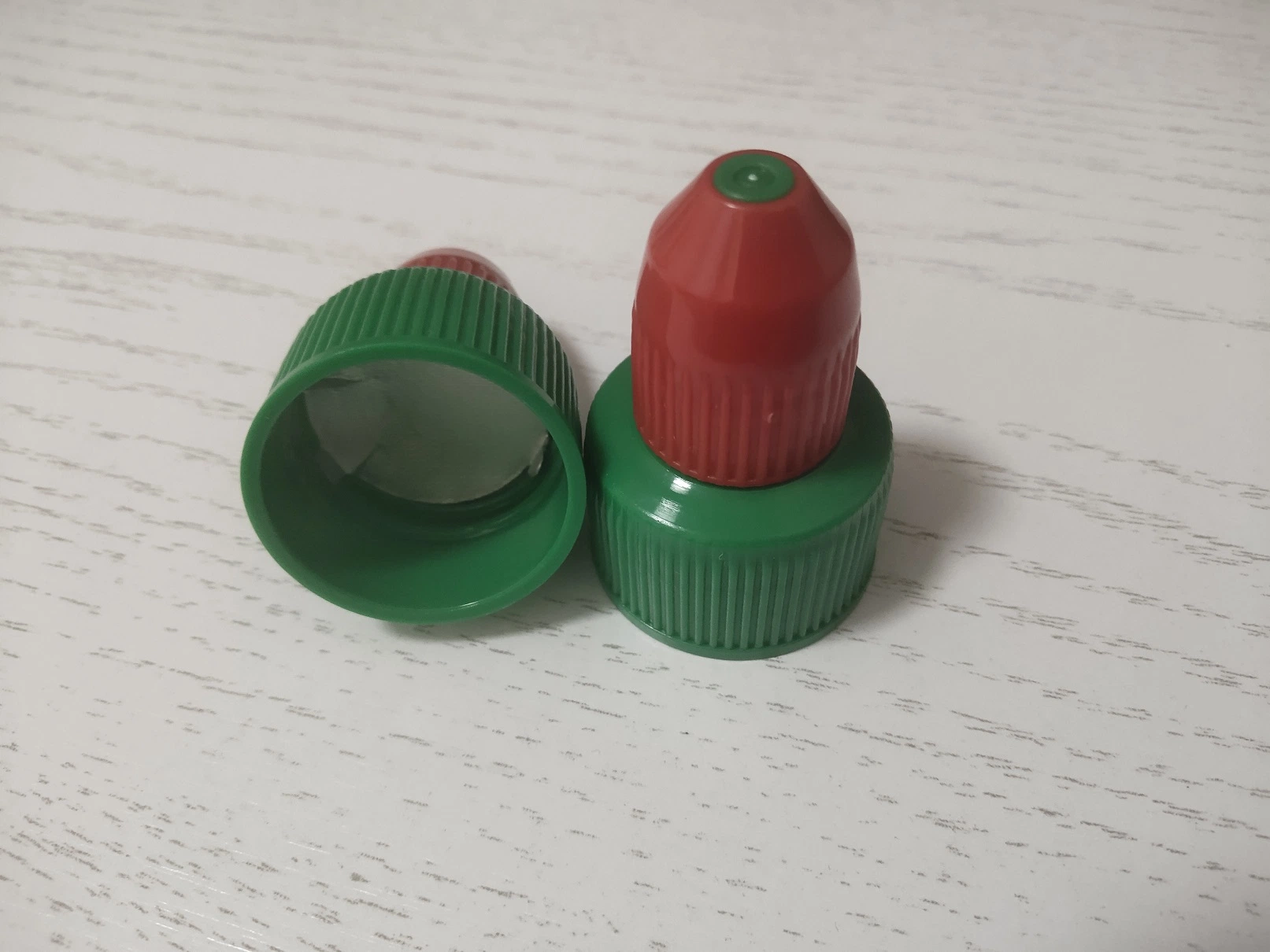 Capuchon en plastique vert 28/410 Twist pour Hot Chili sauces tomate