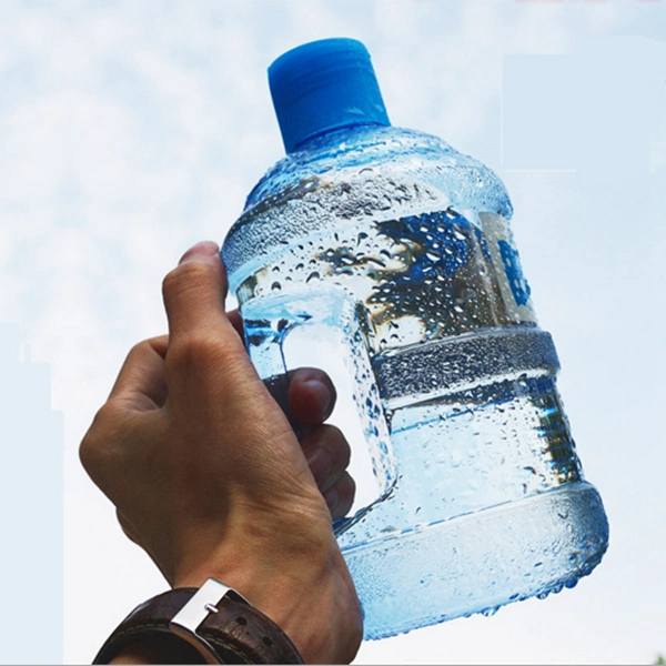 ¡Genial! 630 ml Mini Cubo de Agua Deportivo de Plástico Creativo y Colorido.