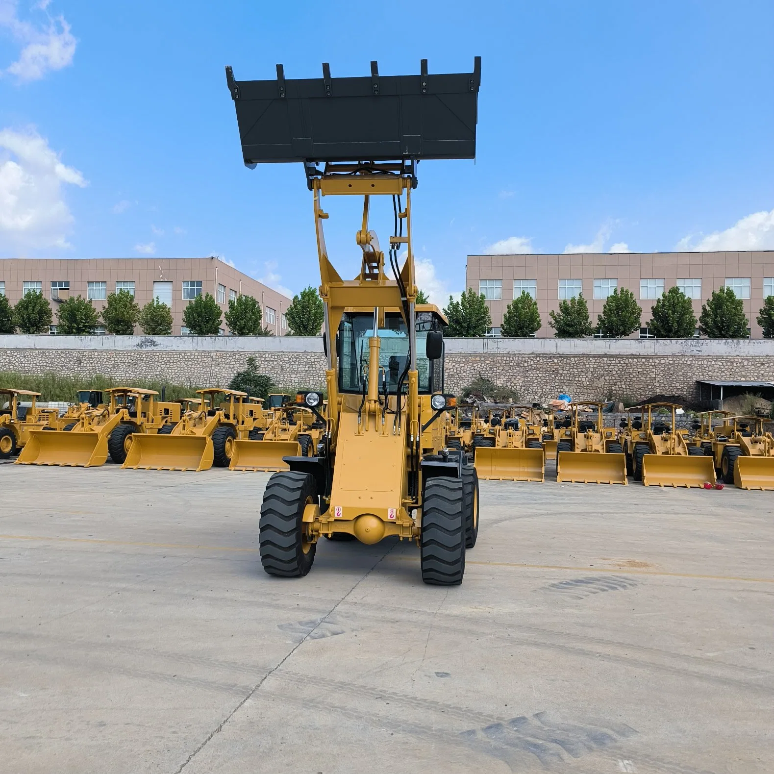 La Chine Yineng articulés à 4 roues fournisseur avec ce moteur diesel compacts chargeuse à roues avant pour l'agriculture/Ferme/jardin/ventes