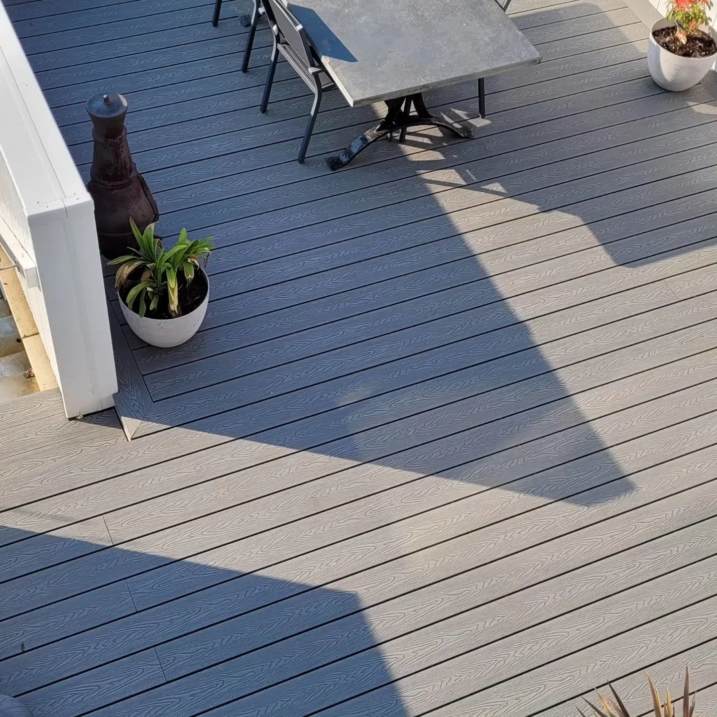 Más barato Madera grano Madera plástico Pisos compuestos Hollow WPC Decking Tablas