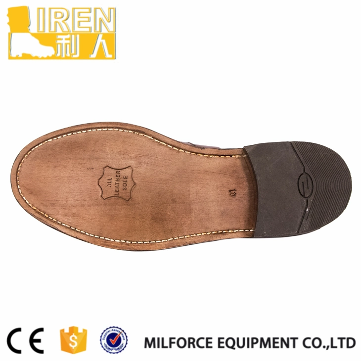 Couleur marron Chaussures en cuir de vache uniforme