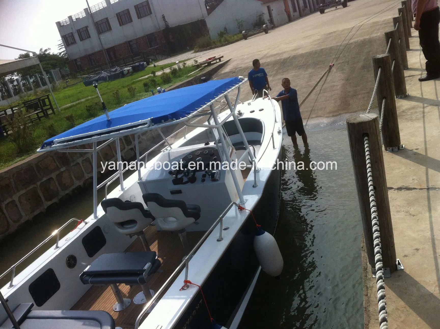 Fábrica de China 8.2m 27ft con certificado CE de la consola central completamente soldado pesca/aluminio/mejores Barcos Yates en venta