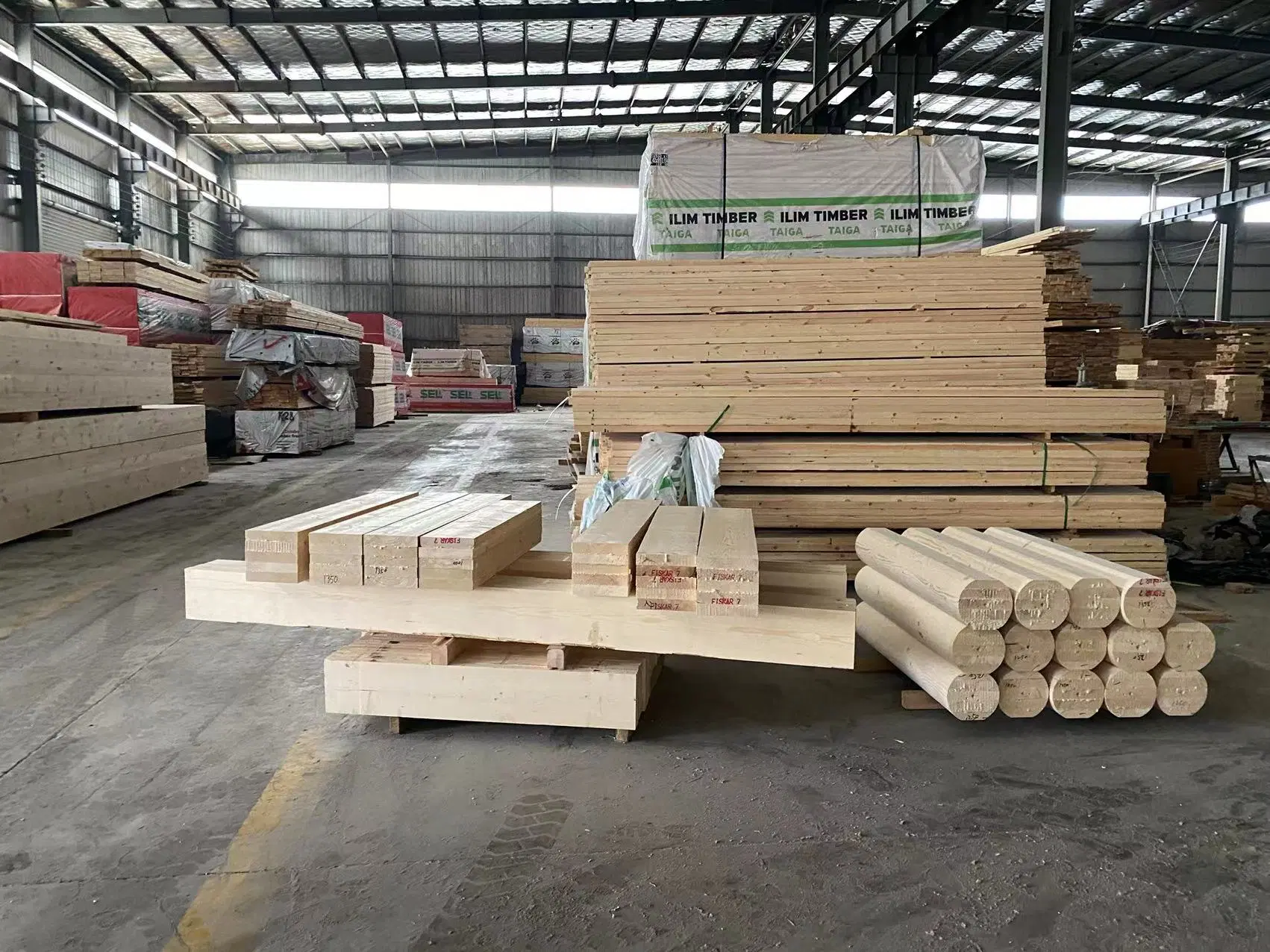 Engineering Pine Drying Long Size Round Wooden Column