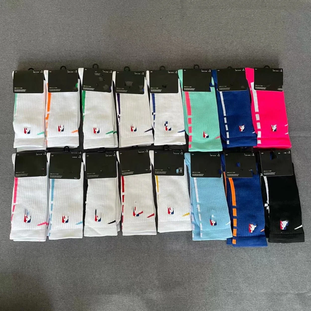 Xianghui Crew Men Wholesale/Supplier Foorball Athletic Running Thick Terry Basketball Sport Socks