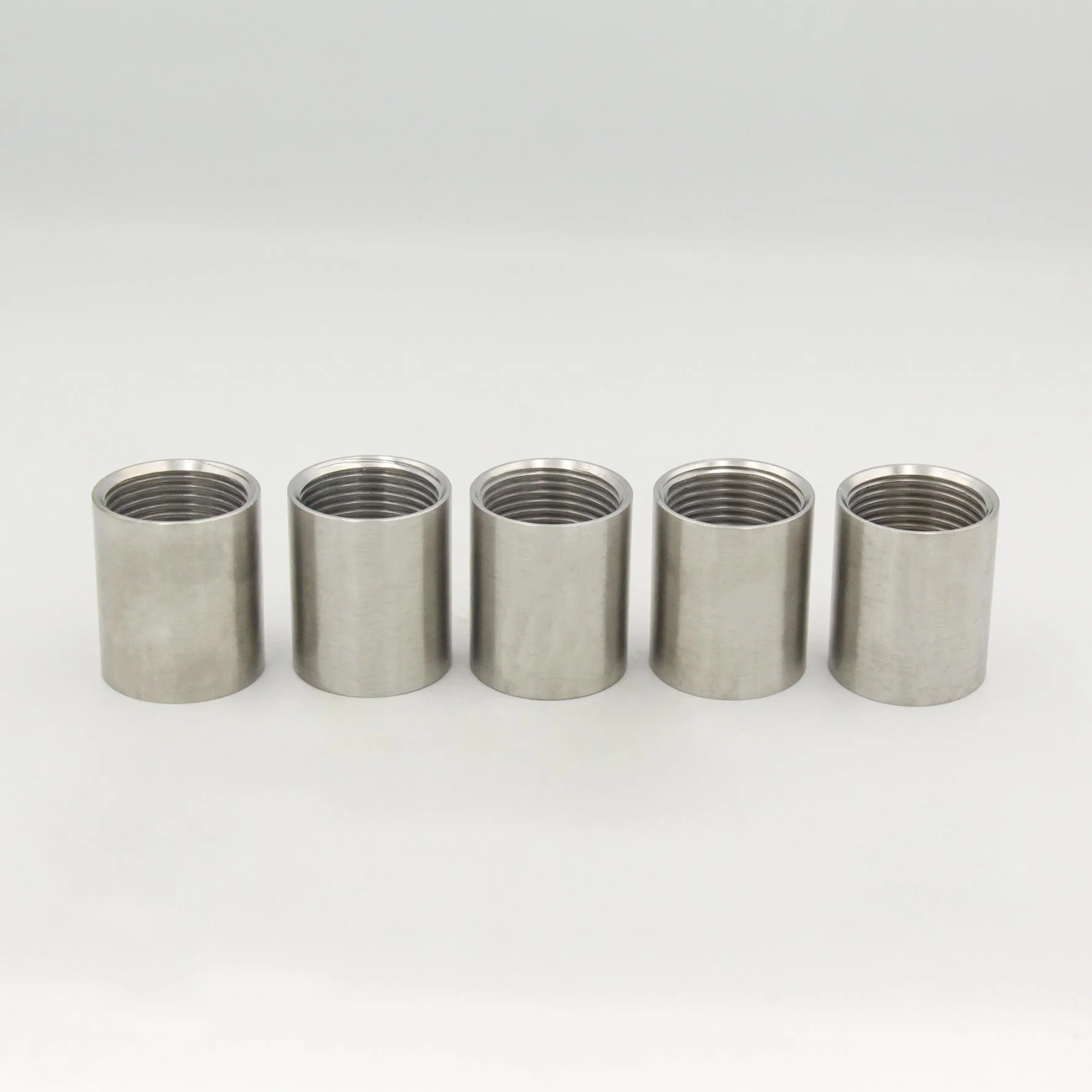 Stainless Steel Sanitary Female Threaded Pipe Fittings Socket Banded for Water