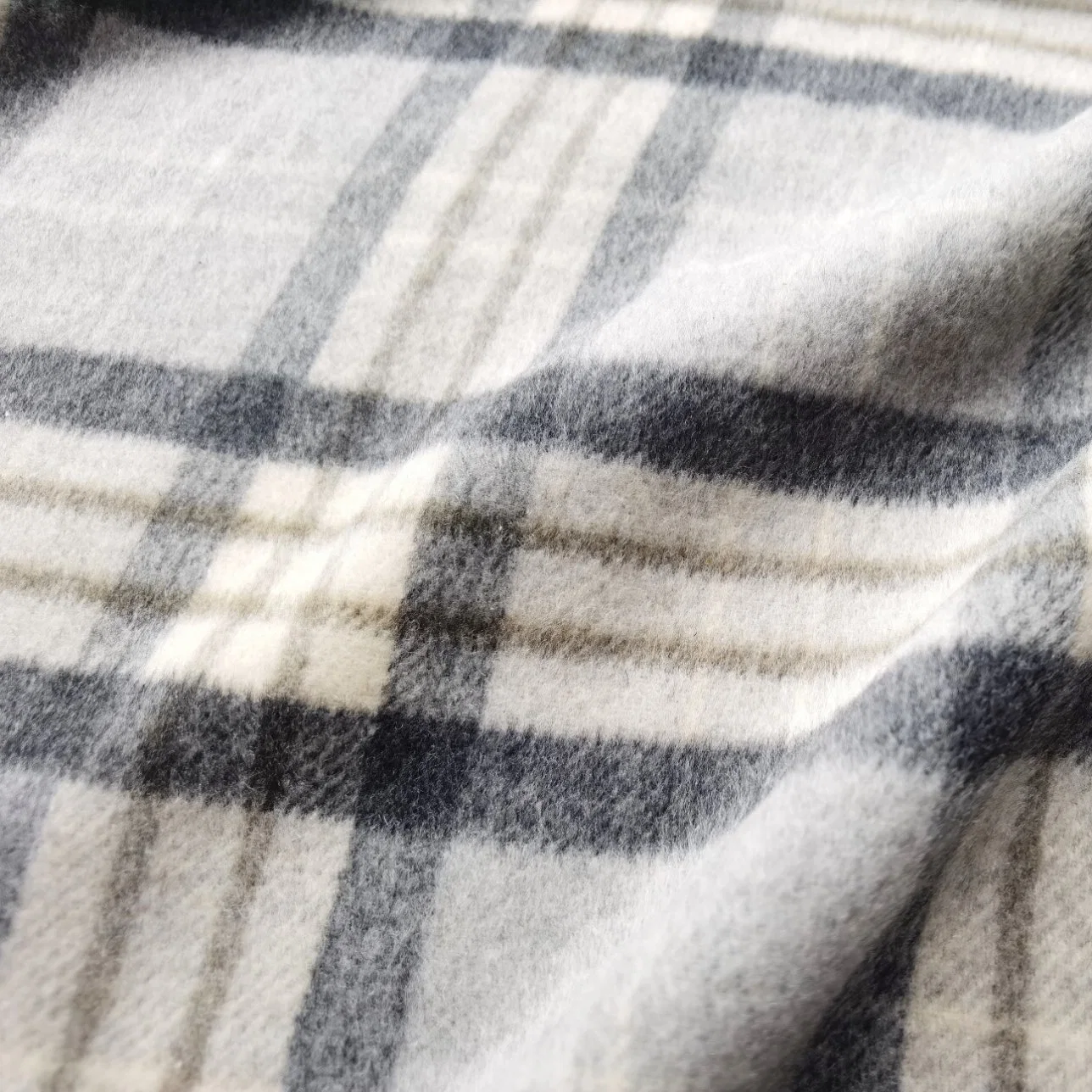 Wholesale 100 Polyester Woven Rough Design Checks Luxury Italian Tweed Fabric for Coat