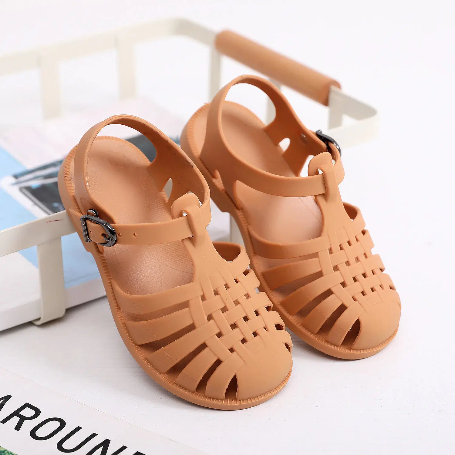 2023 nouvelles sandales en caoutchouc plates sans lacets pour très petite fille en TPU Sandalia – Chaussures en gelée à bas doux pour bébé enfant