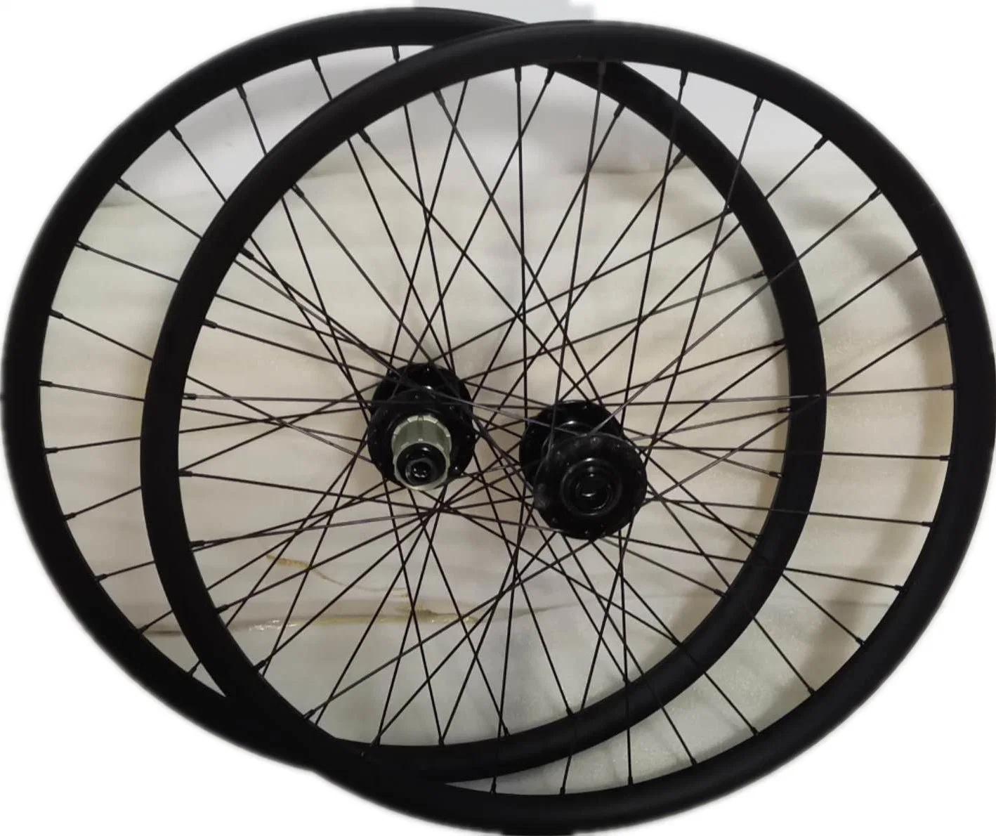 Conjunto de rodas de travão de disco sem câmara de 24", suspensão de montanha de rodas de eixo simples Rodas de bicicleta