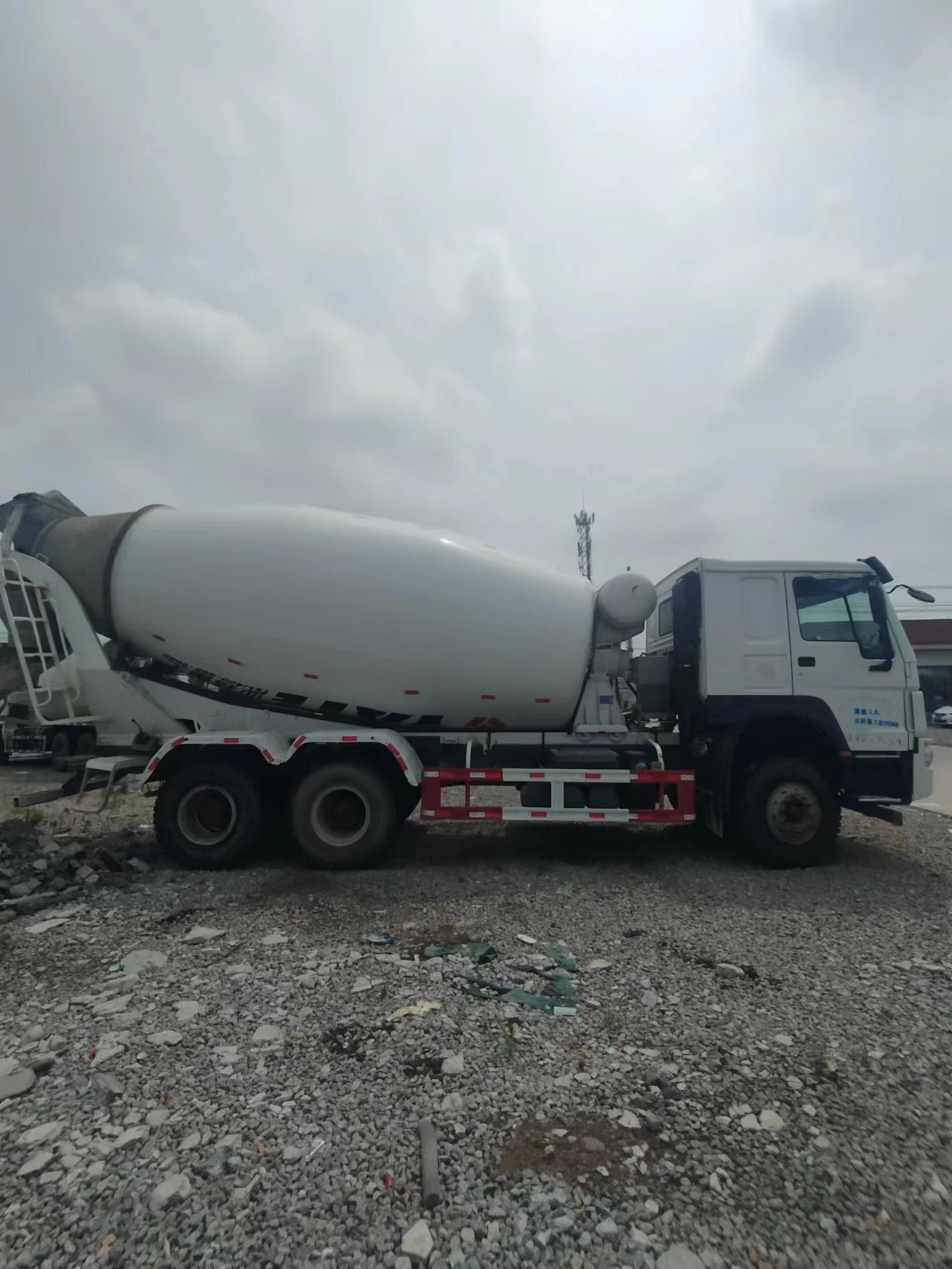 HOWO 6*4 Concrete Mixer, Commercial Vehicle, Low Price for Sale