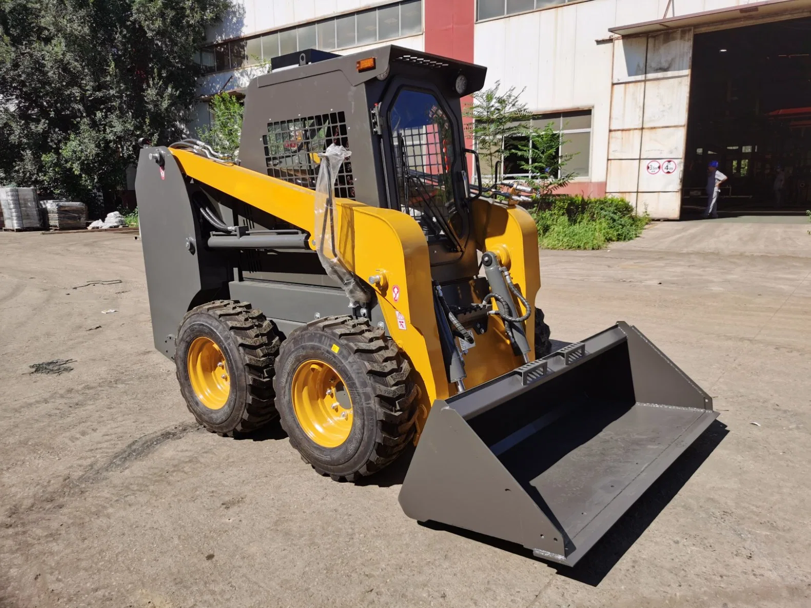 Chinese Wolf Zj60 with 4WD CE/TUV 0.8t/Ton Optional EPA Engine Hydraulic Compact Skid Steer Loader Price for Uruguay/Sales/Hire/Garden/Farm