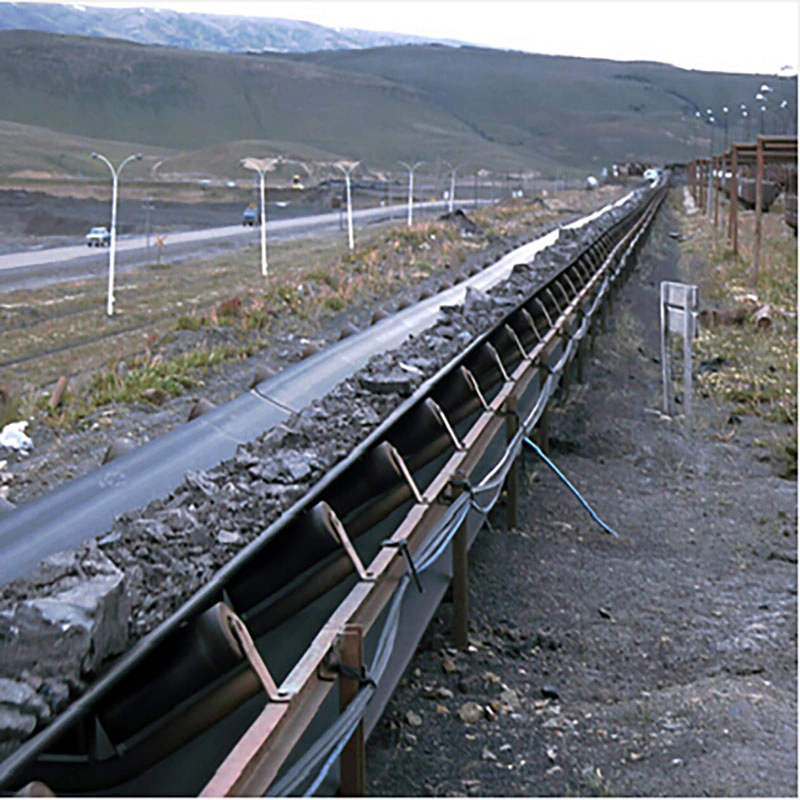 Camión de mano de minería de grava la correa de caucho sistema de cinta transportadora cinta transportadora de carga del puerto de mineral de oro de la vibración Transportador de hierro bienes 1,5-4.5mm