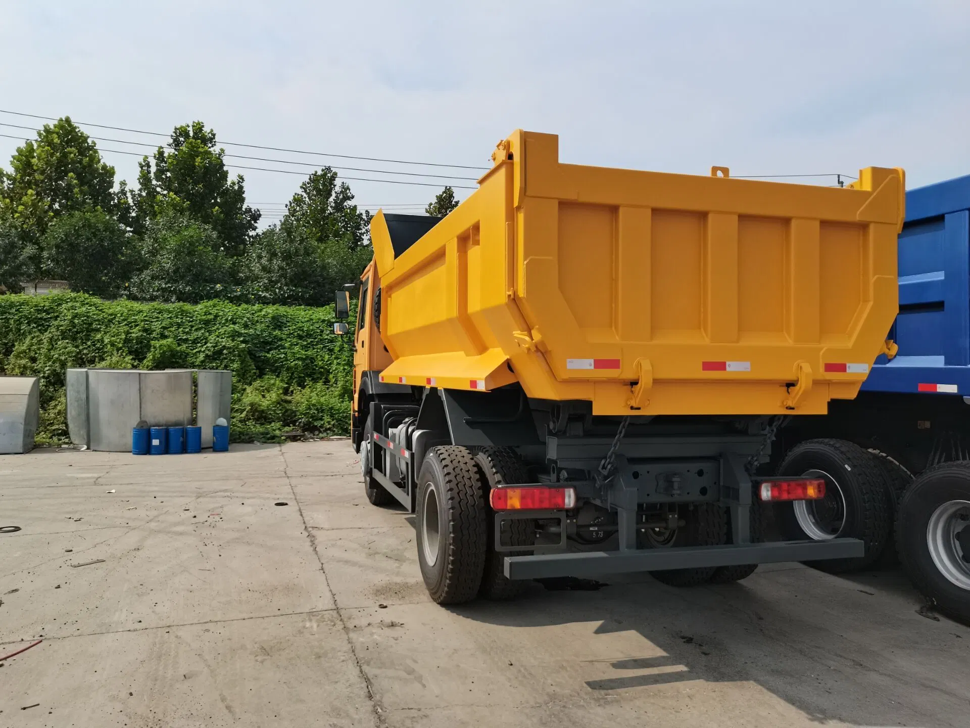 6- 8 Tons Small Dump Truck HOWO 4*4 Tipper for Sale