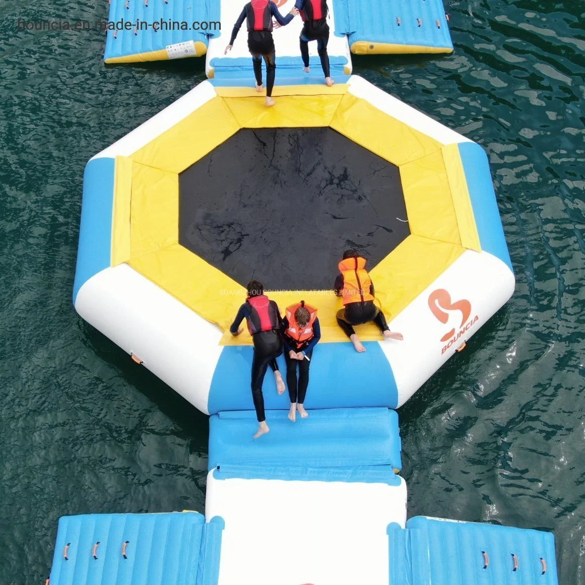 Trampoline gonflable pour lac, trampoline flottant, entreprise de jeux gonflables.