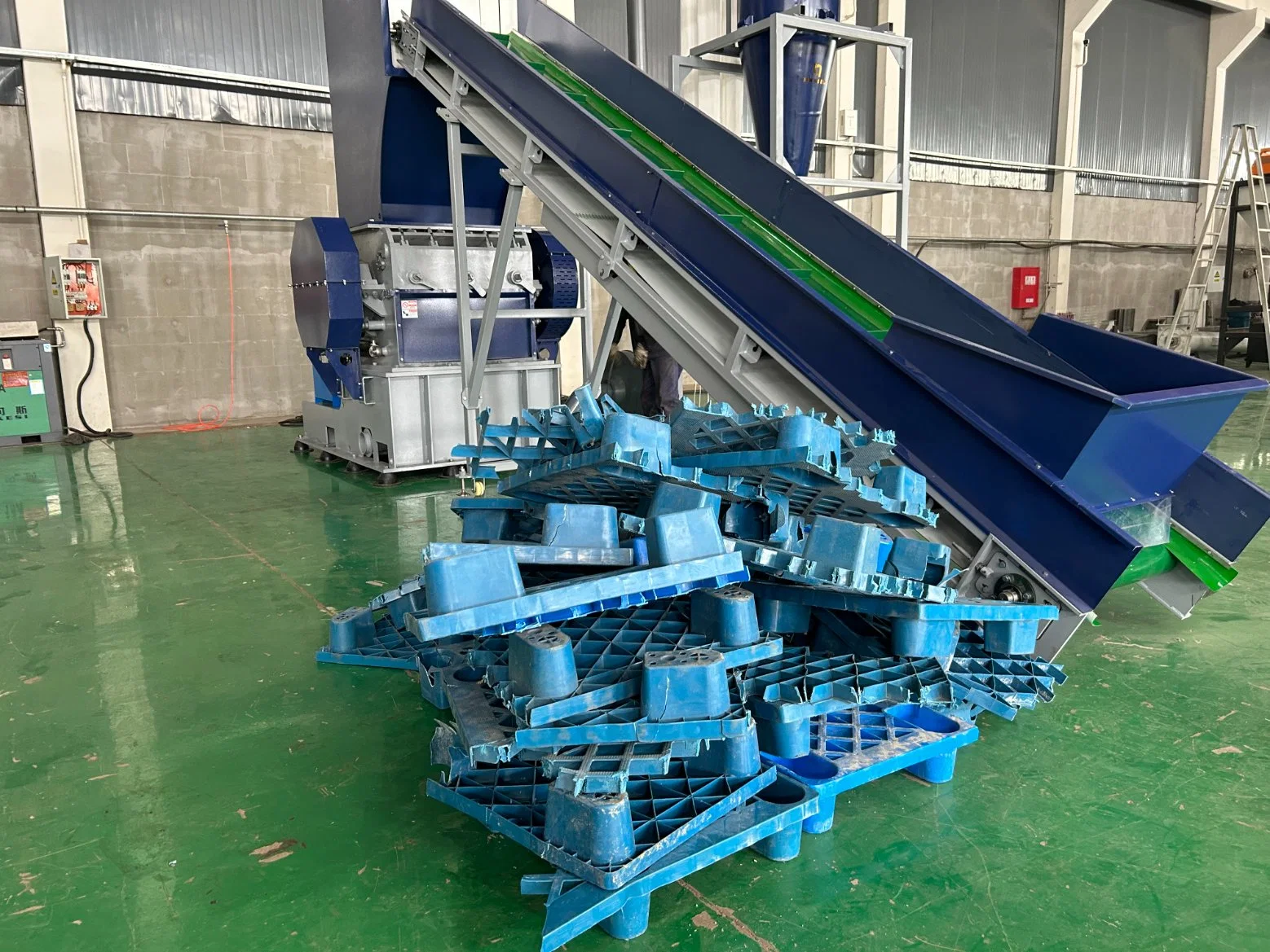 Bxd Series Waste Plastic Pet Bottle Crusher PP PE HDPE Pet Plastic Crushing Machines Plastic Recycling Machine