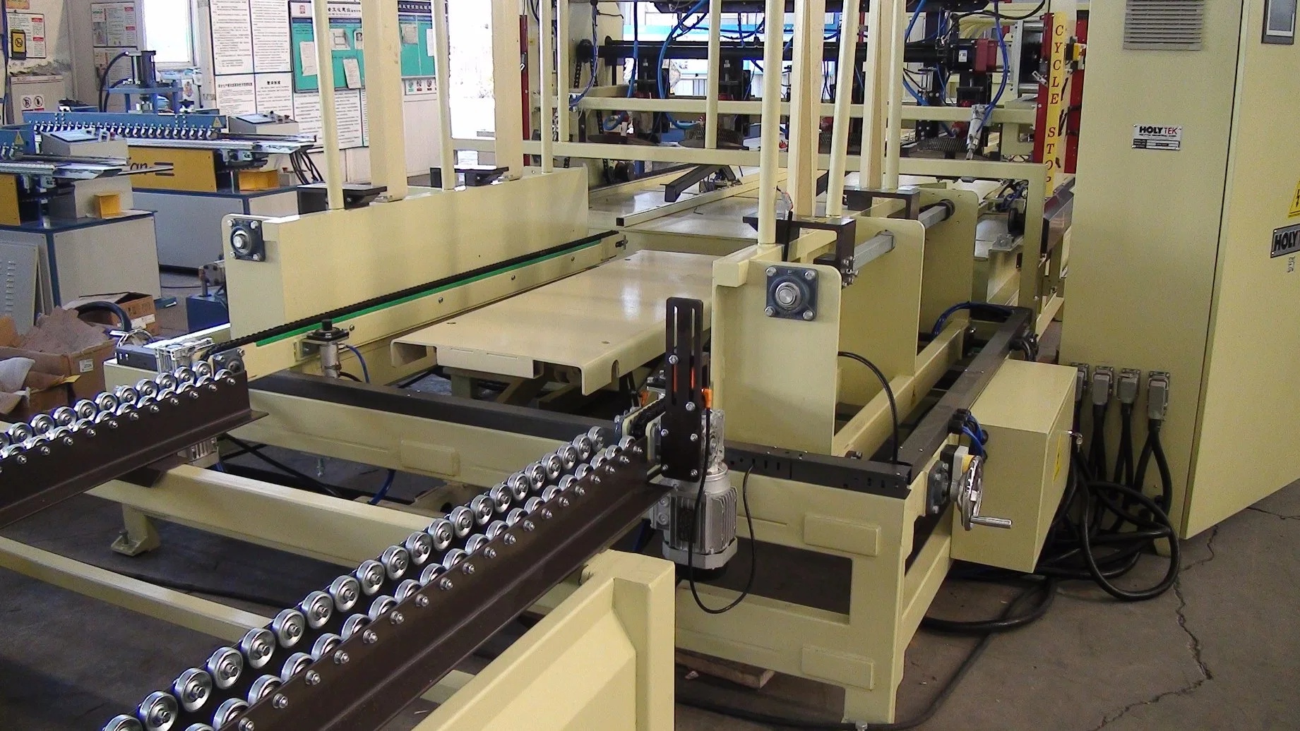 Stringer automático personalizado el palet de madera clavado de corte de alimentación de la esquina de la marca la línea de producción de apilamiento de madera clavado la máquina