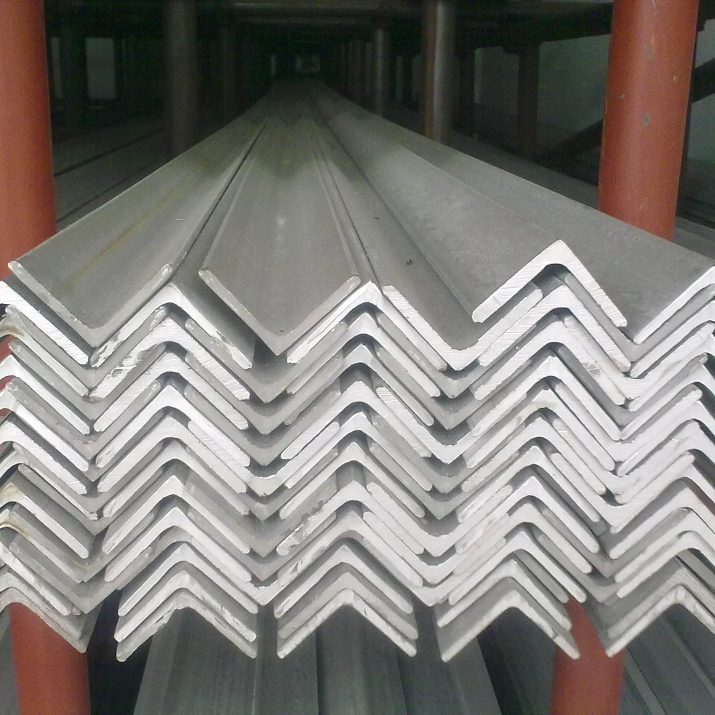 China ASTM AISI JIS Galvanized Slotted Powder Coated Q235B Q345b Equal Unequal Z Angle Bar Steel