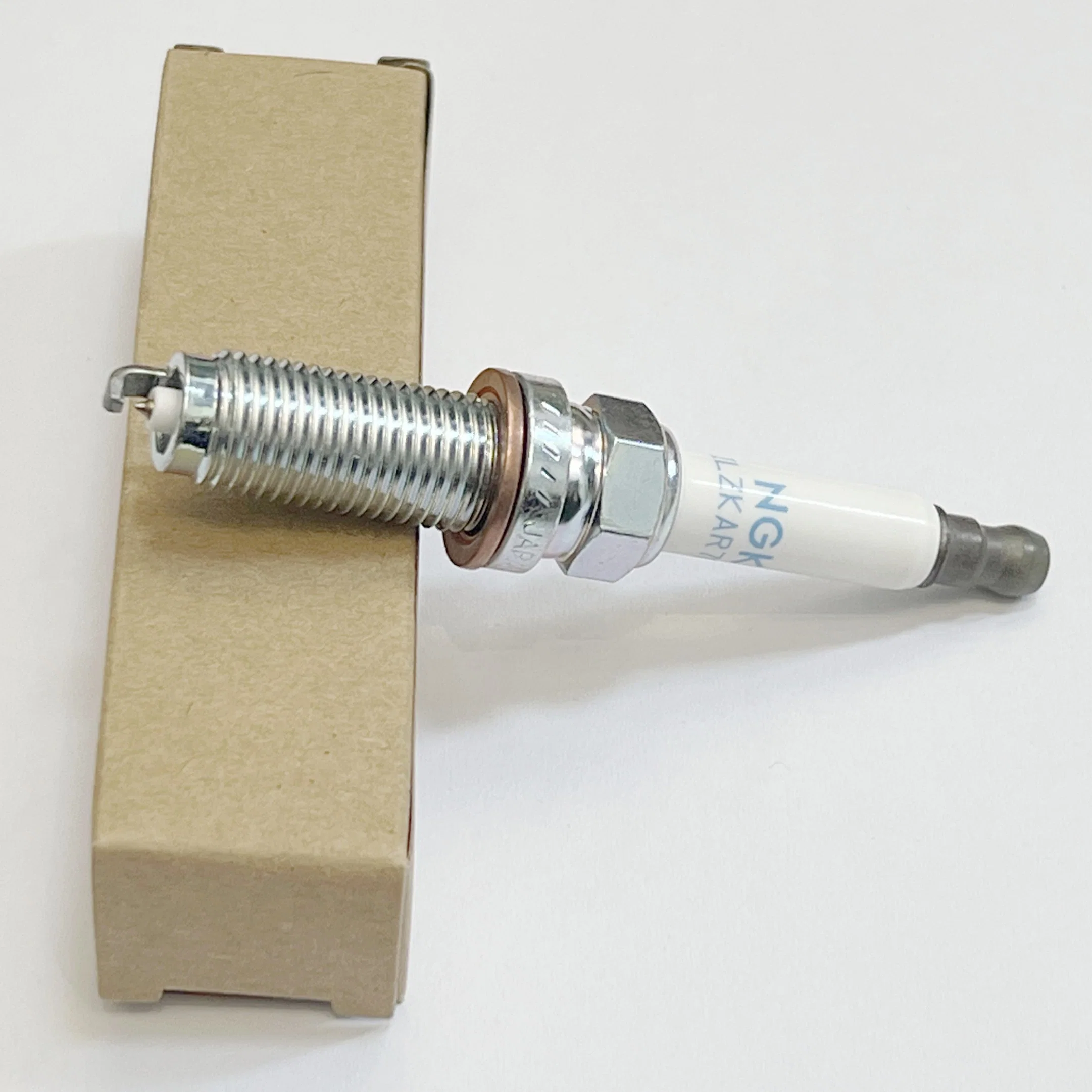 Hot Sale Original Quality Iridium Spark Plug Bujias Silzkar7e8s OEM Lr050998 for L-and Rover