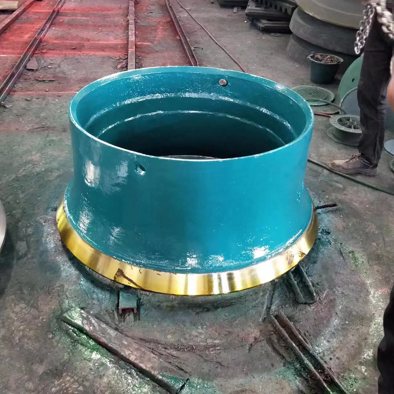 Fundición de acero de manganeso H4800 Crusher piezas de repuesto Concaver Mantle