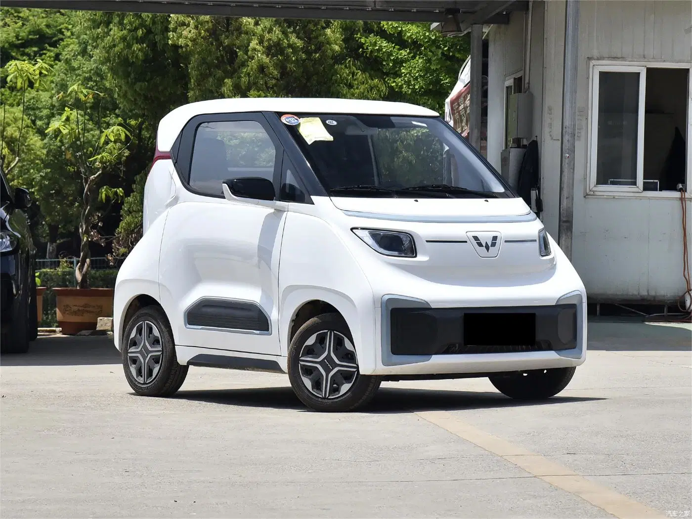 Wuling Mini Car New Energy Electric Automobile Wuling Nano 3-Door 2-Seat Electric Vehicle for Adult in Stock