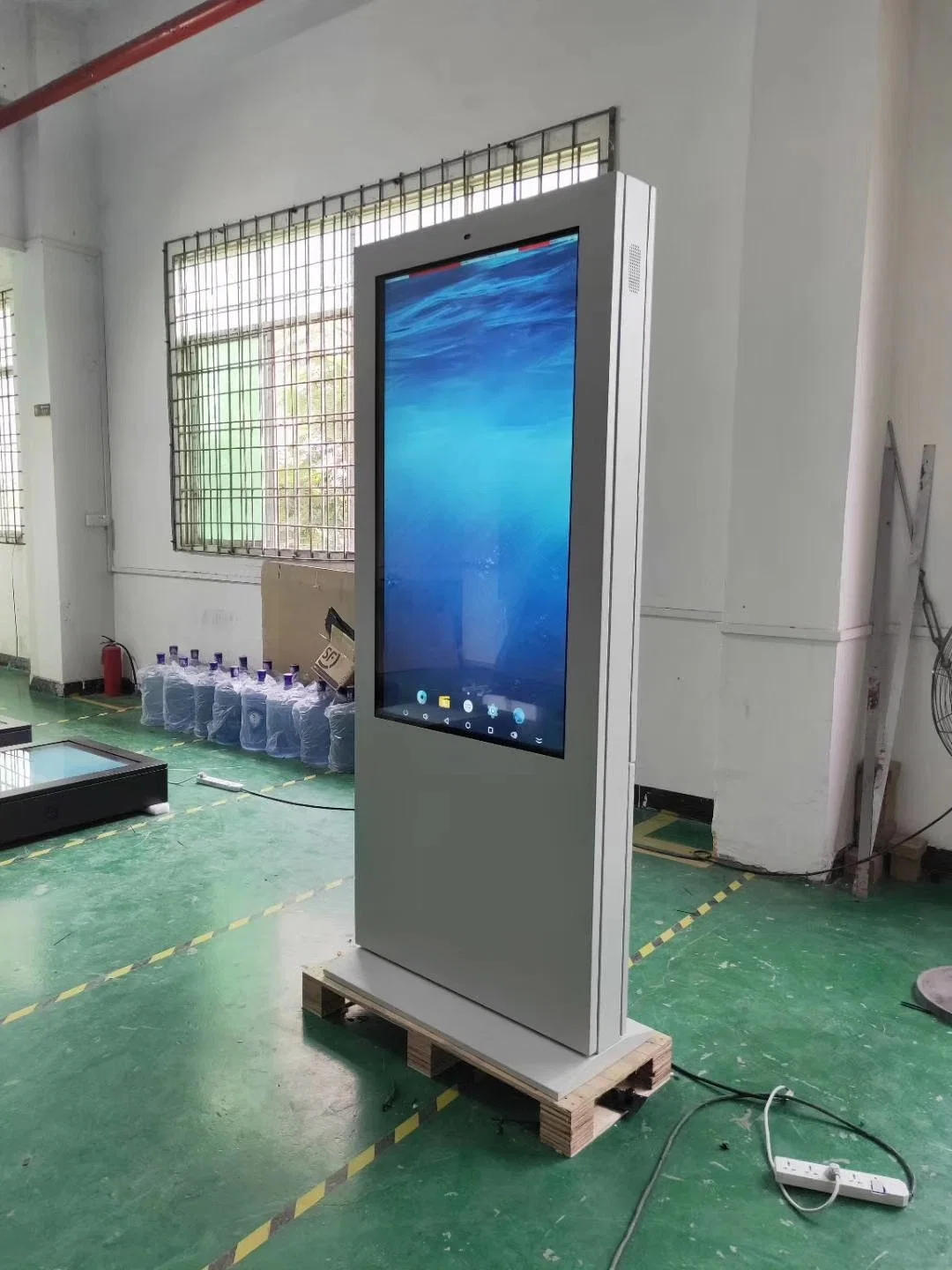 Outdoor LCD Touch Screen Kiosk