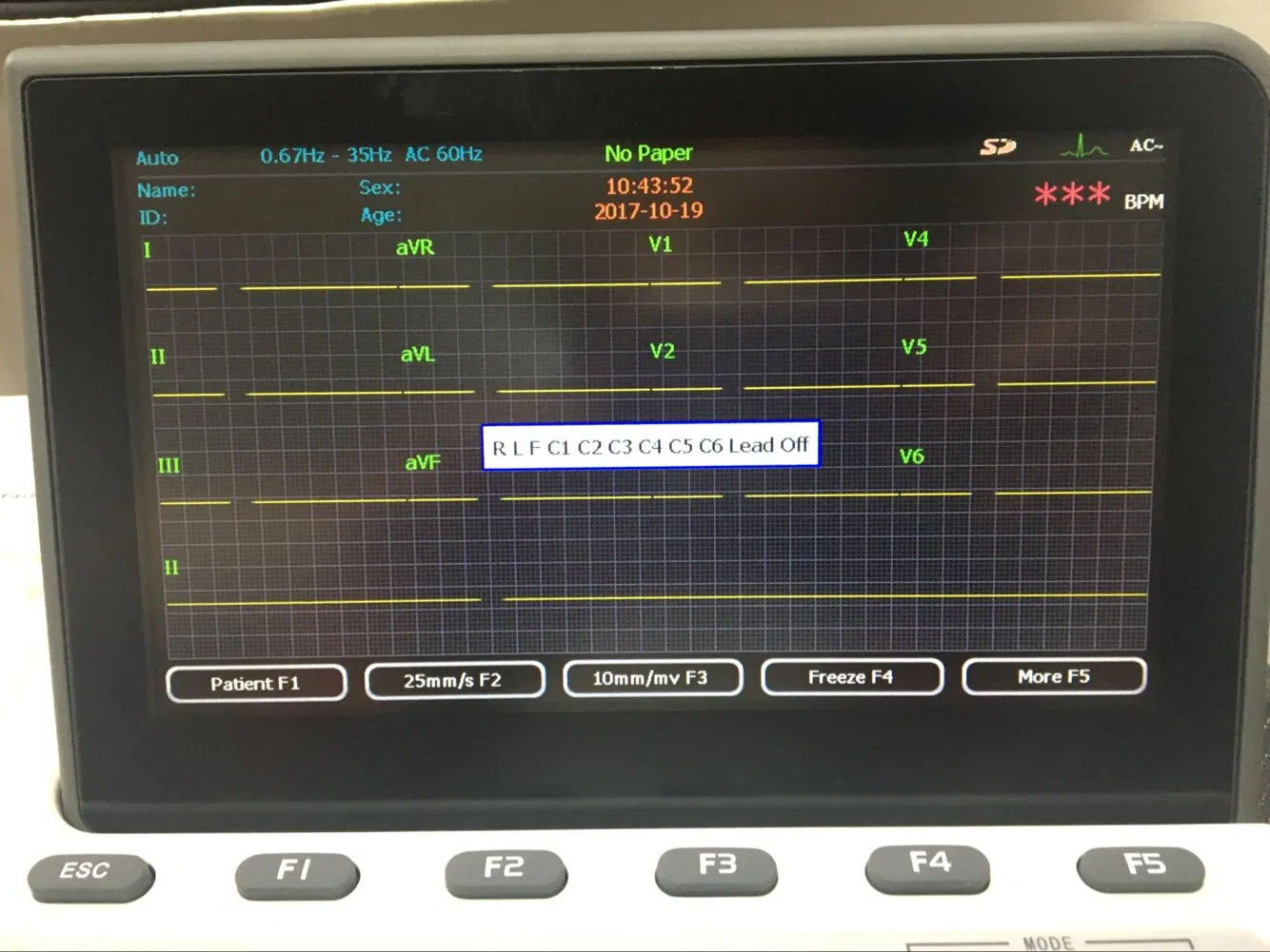 La DSR3303c 3 canal LCD couleur TFT 7 pouces Hospital Ward l'équipement de machine ECG EKG moniteur cardiaque de la machine