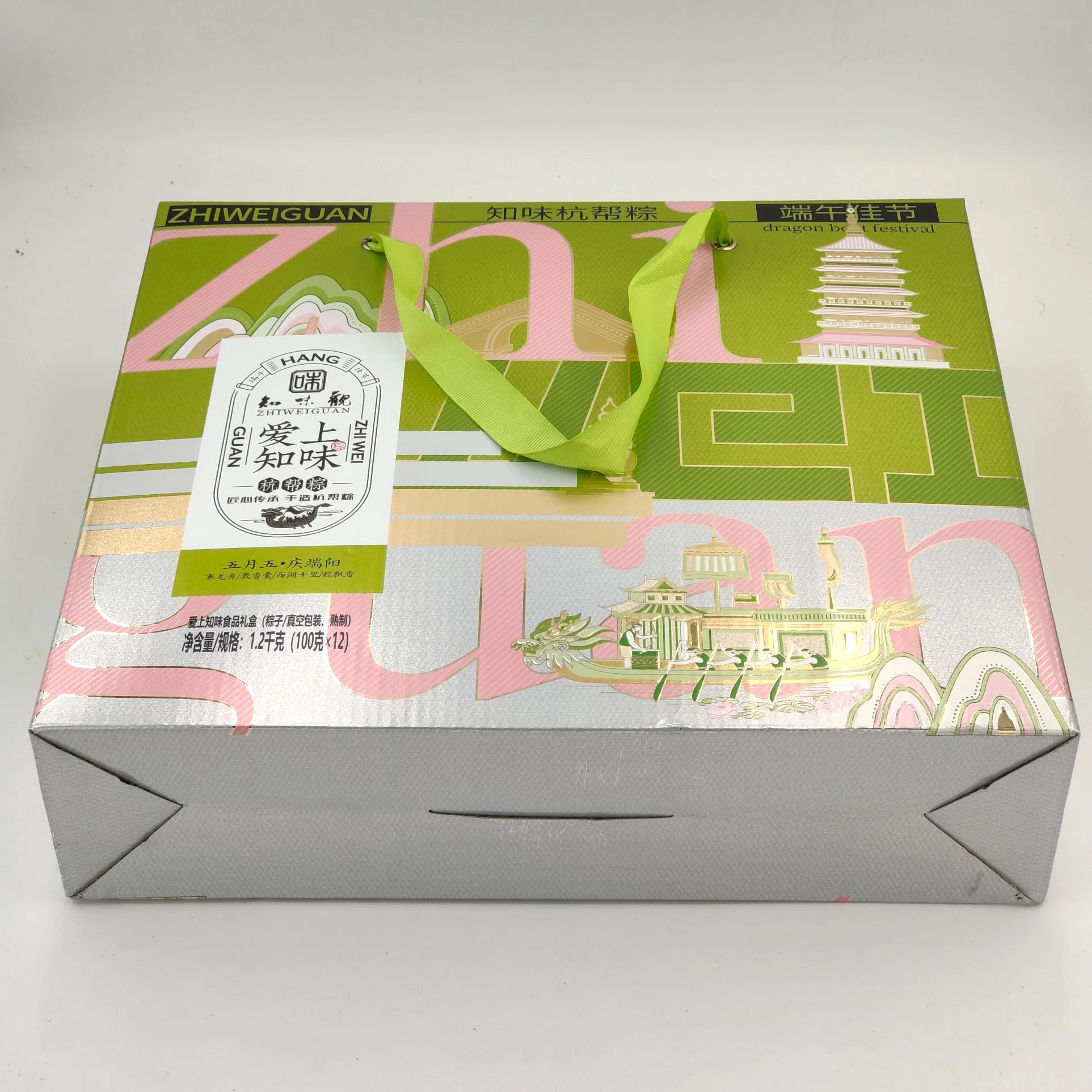 Corrugated Paper Gift Box with Dustproof Metal Accessories Glossy Surface Finishing