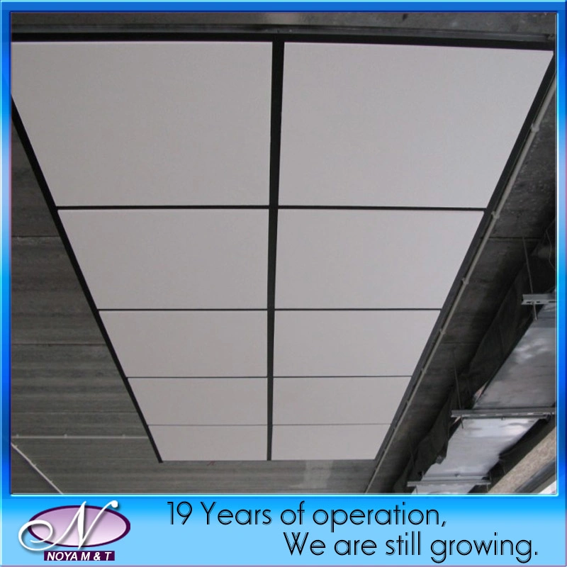 Panel de techo acústico de fibra de vidrio ignífugo / placa decorativa para la suspensión