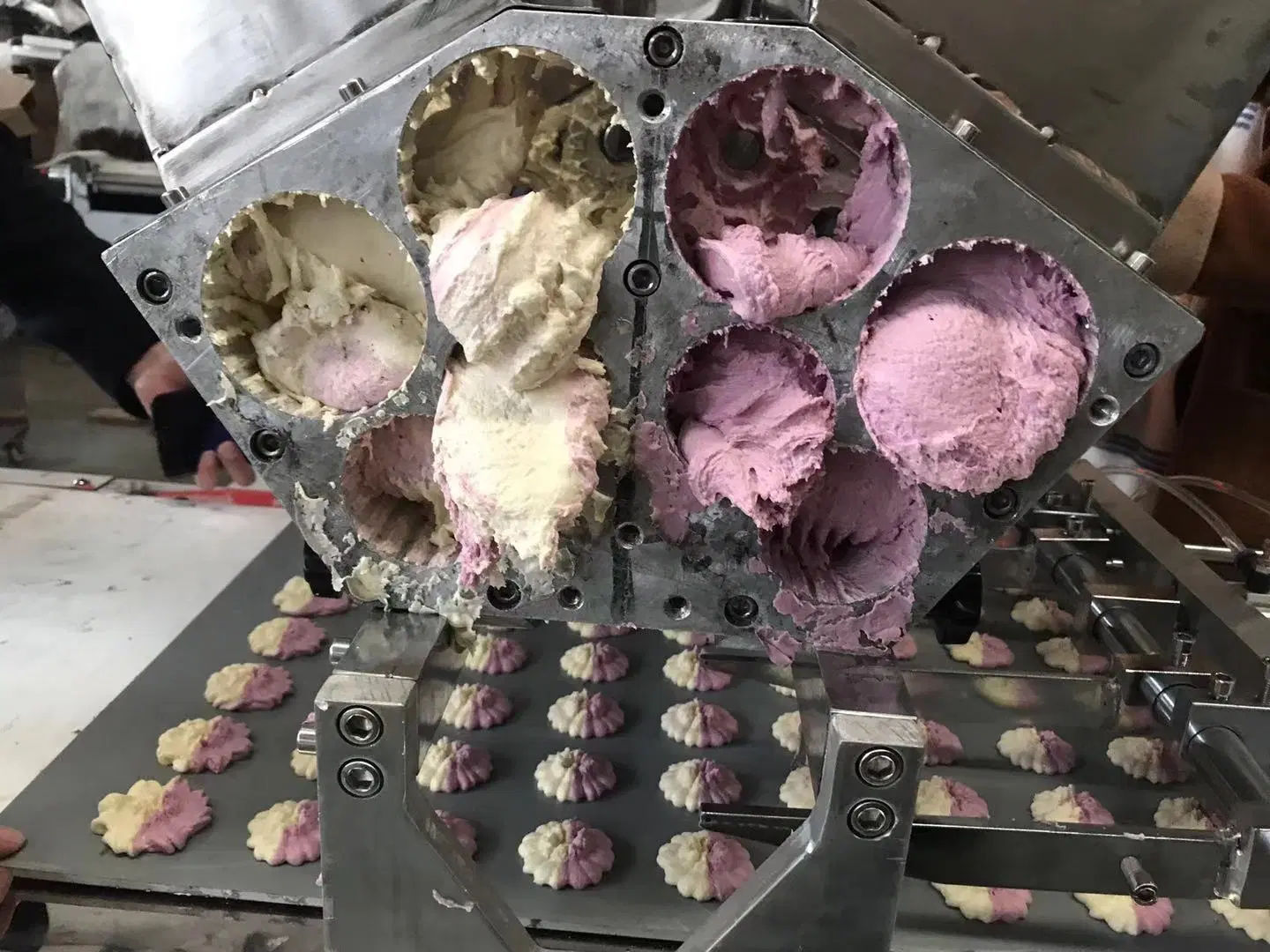 Full Automatic Double Color Colors Cookies Cookie Making Forming Machine