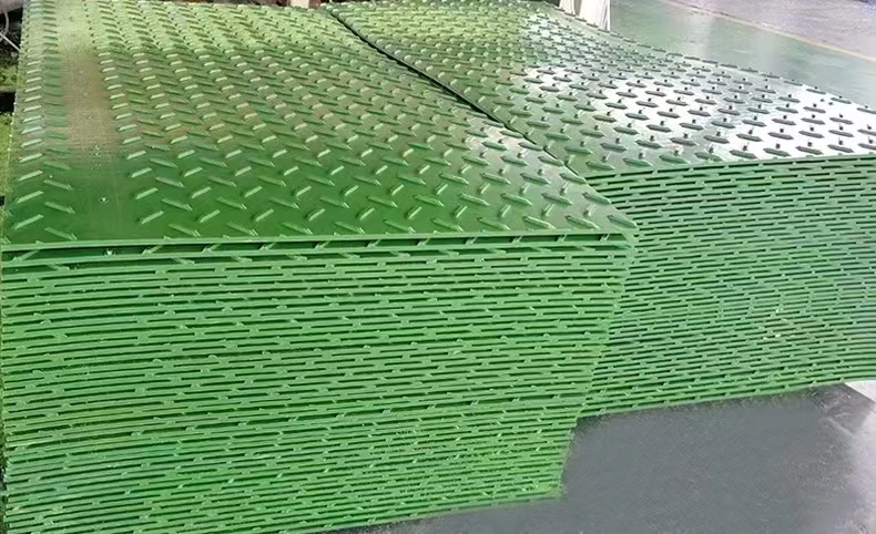 Le tapis de sol de la protection en plastique HDPE déplacement aisé des routes de masse le tapis de protection