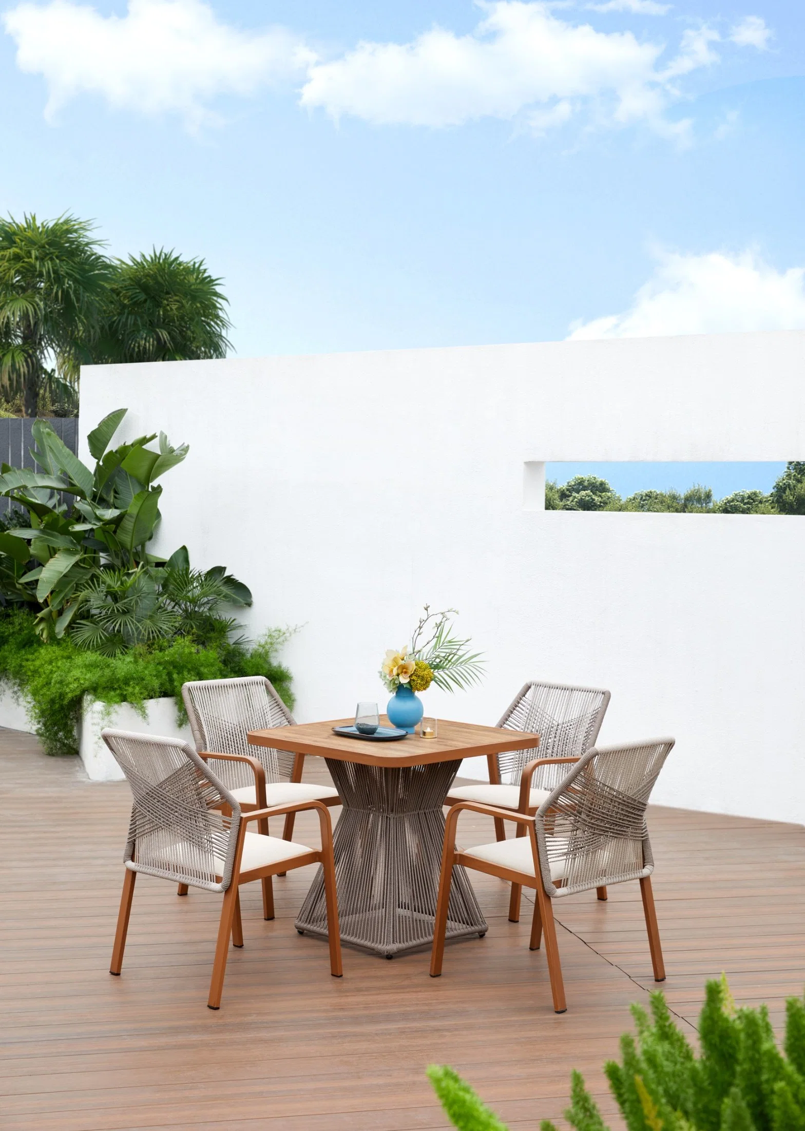 Custom Outdoor Restaurant Furniture Pátio Aluminium Madeira com acabamento Frame Table E 4 cadeiras corda Terraço Woven Garden Dining Set