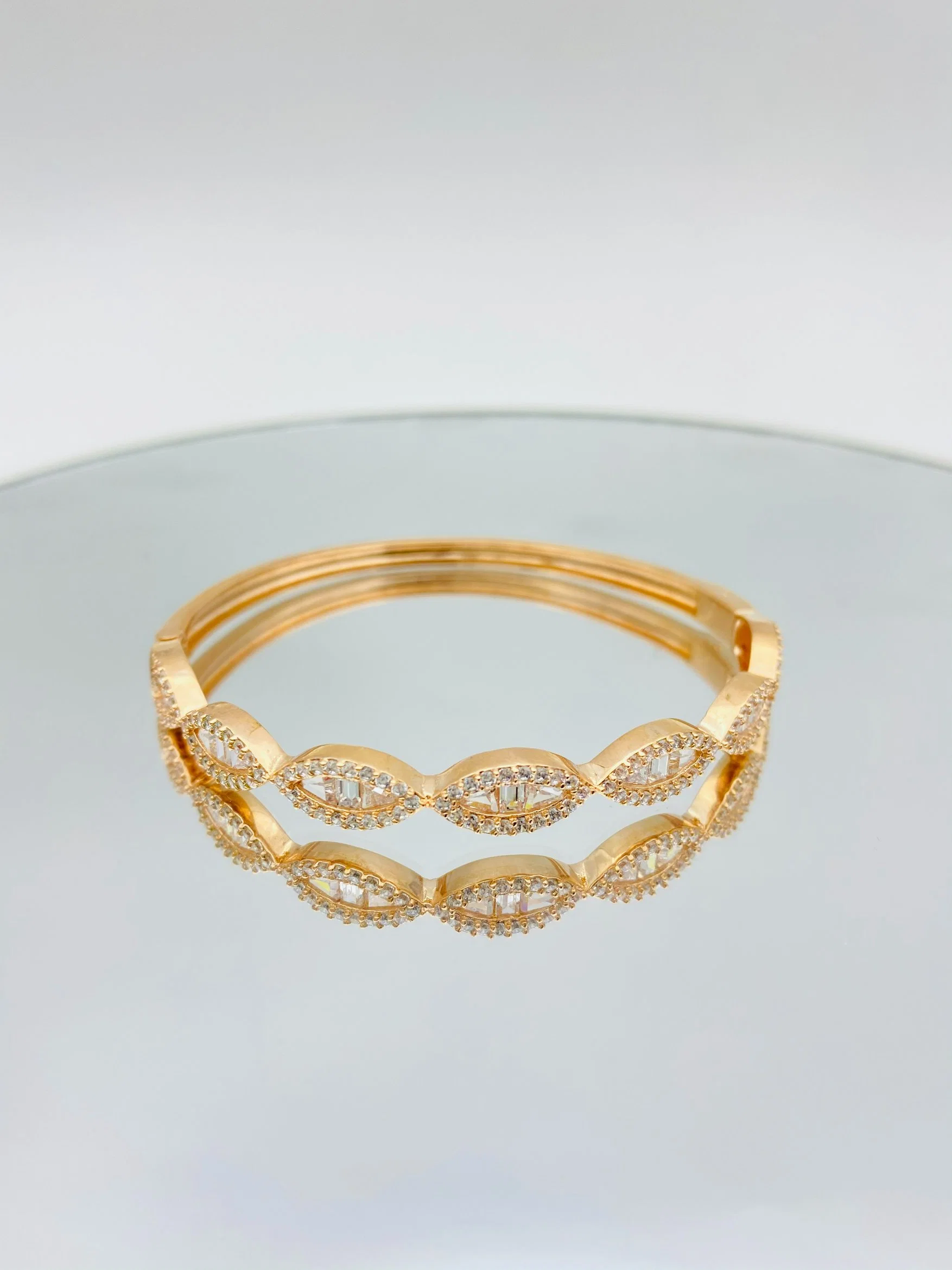 Wholesale Fashion Design 18K Gold Filled Bangle for Girls