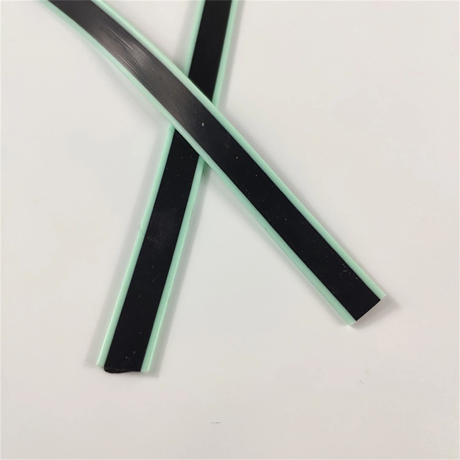 Chinese Supplier High Temperature Resistant Two Color Silicone Sealing Strip for Industrial Equipment Seal