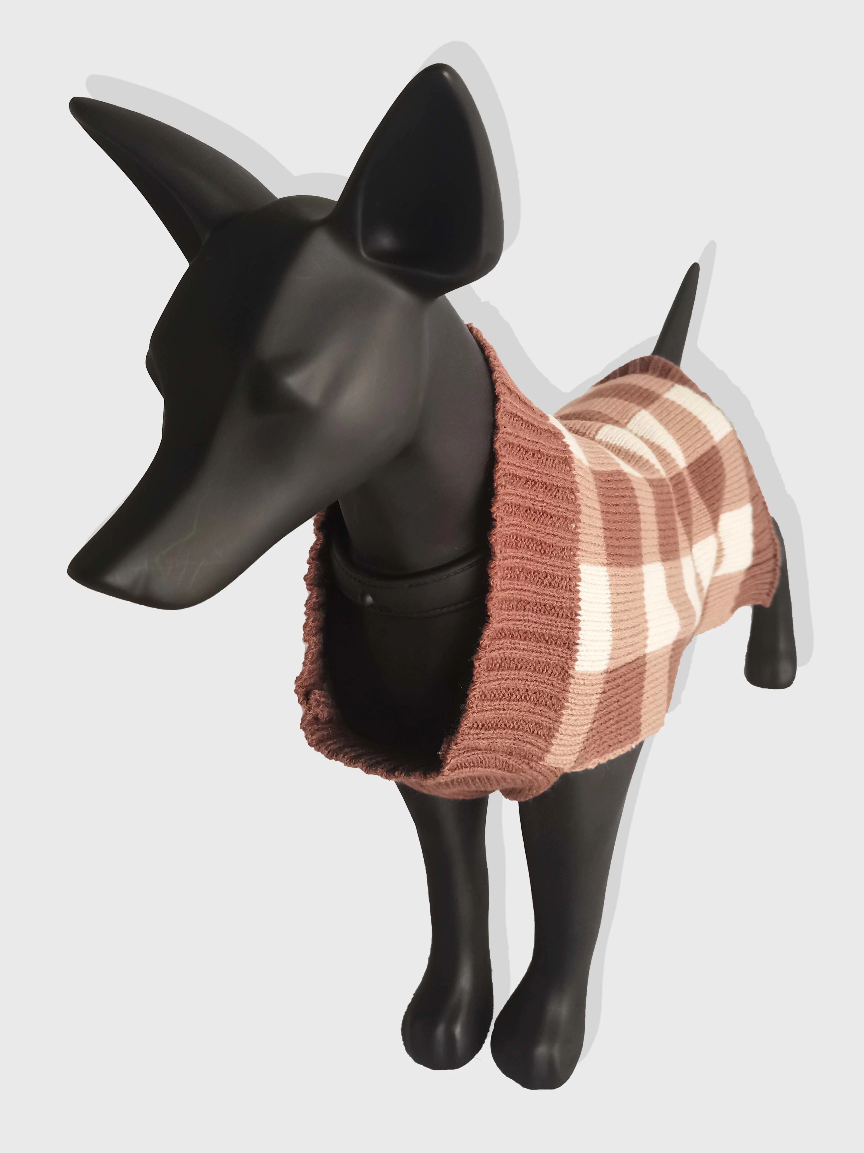 Pull de tricot souple pour chien brun bronzé, idéal pour les vacances et les vêtements pour animaux de compagnie.