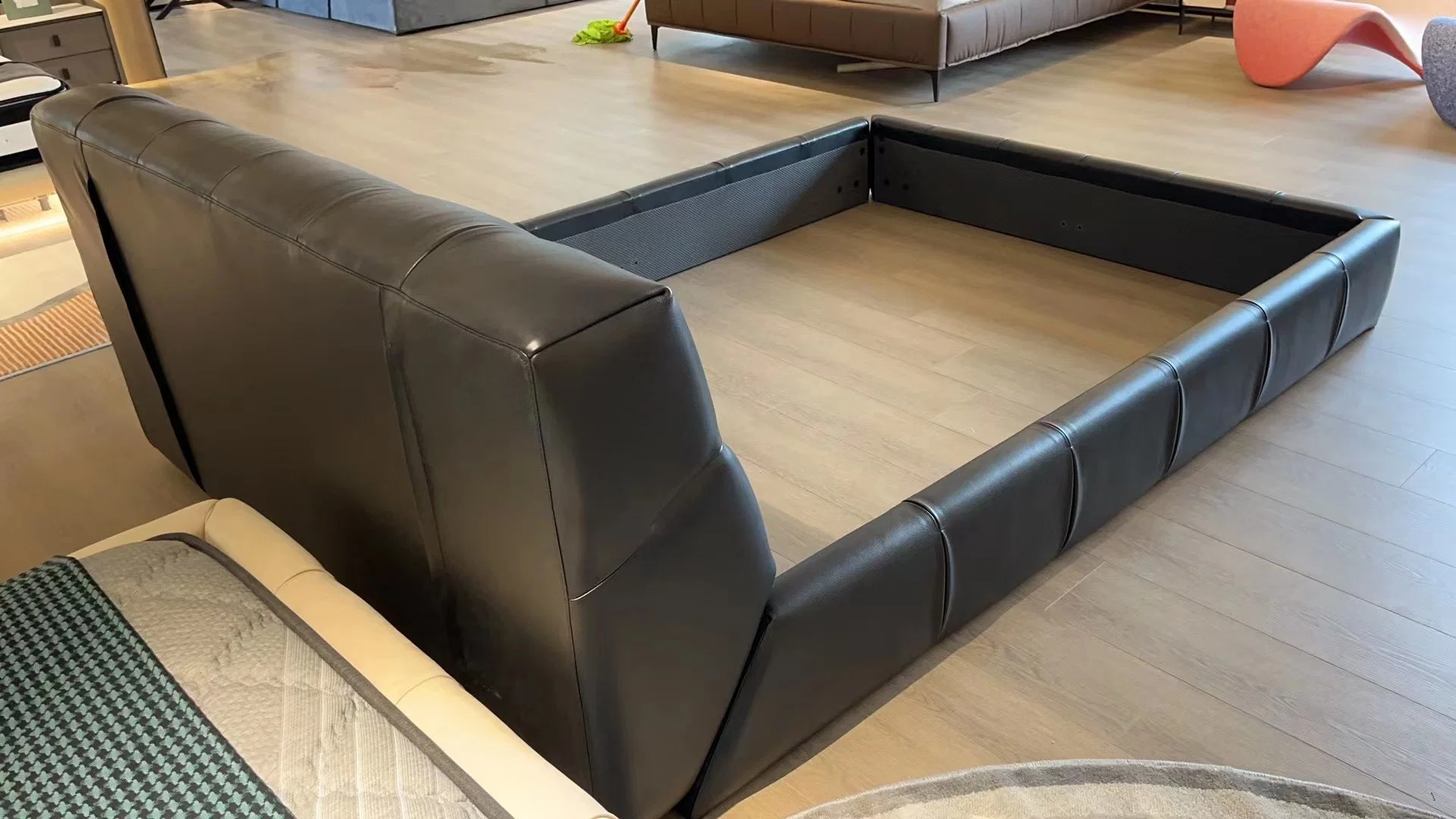 Conjuntos de cama modernos em khaki para quarto, com rugas, tamanho king size, designs italianos, estrutura de cama em tecido de rainha.