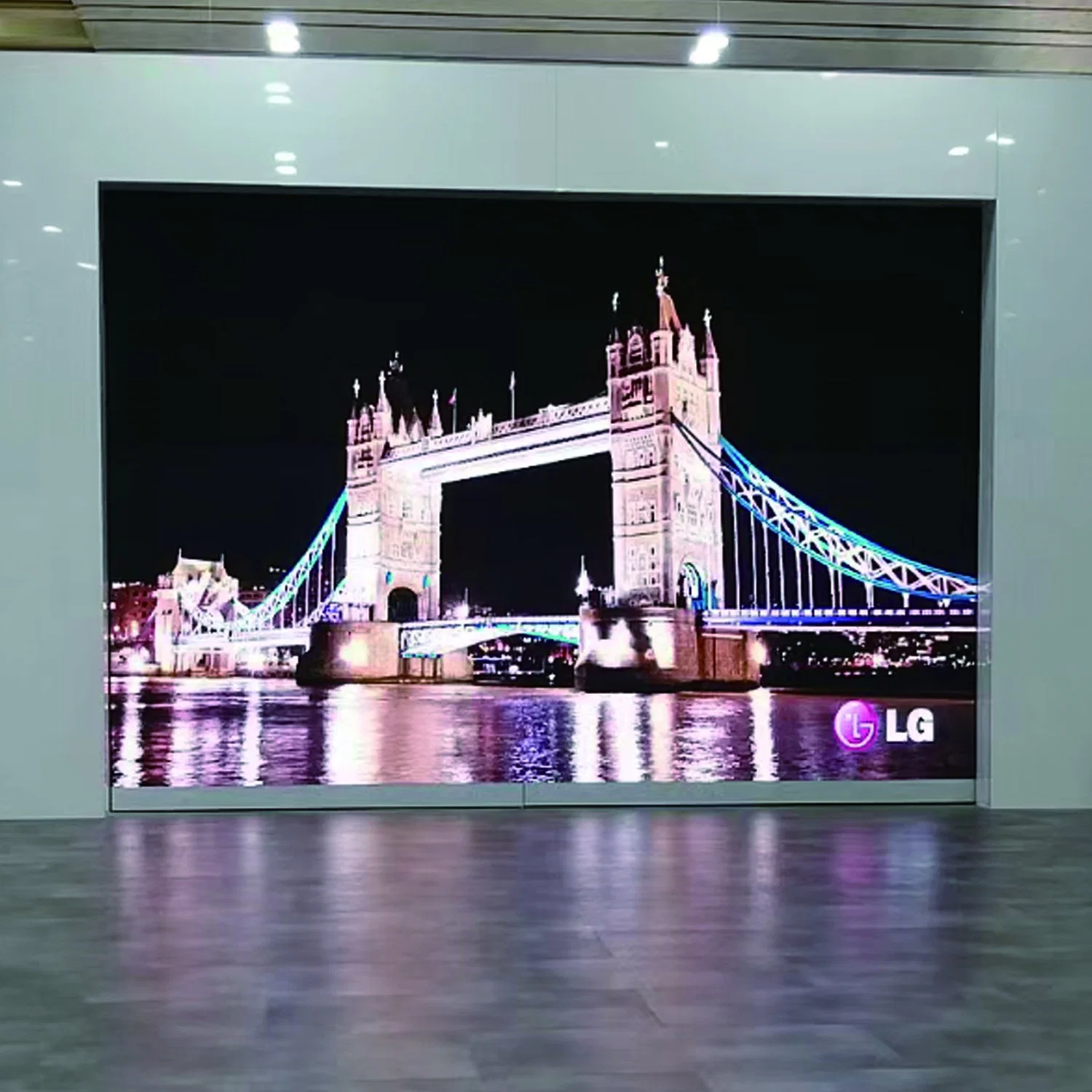 Large Size Smart Indoor Advertising Full HD Video Panel LED Bar Display