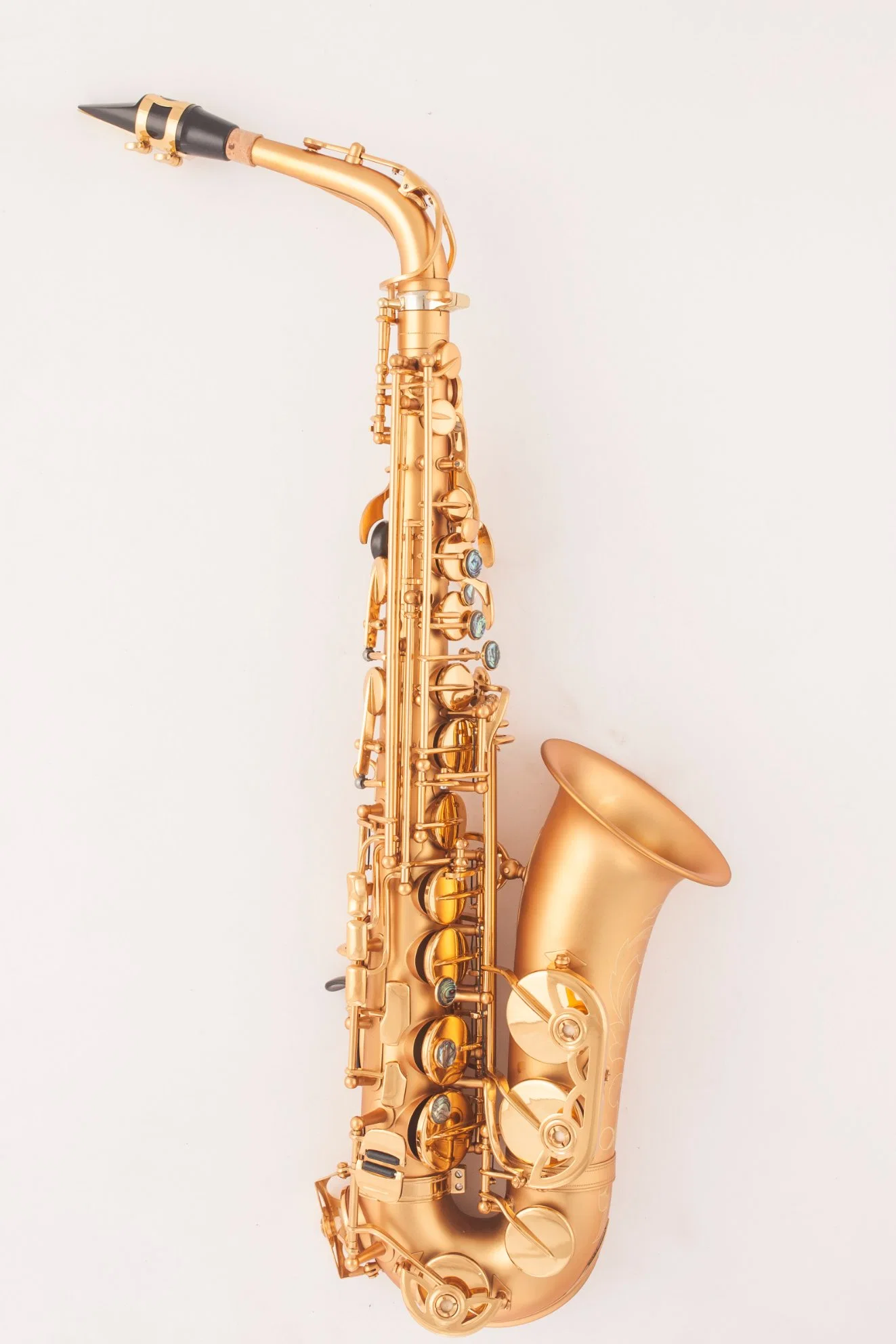 Очень хороший Alto саксофон в производителя с золотым покрытием