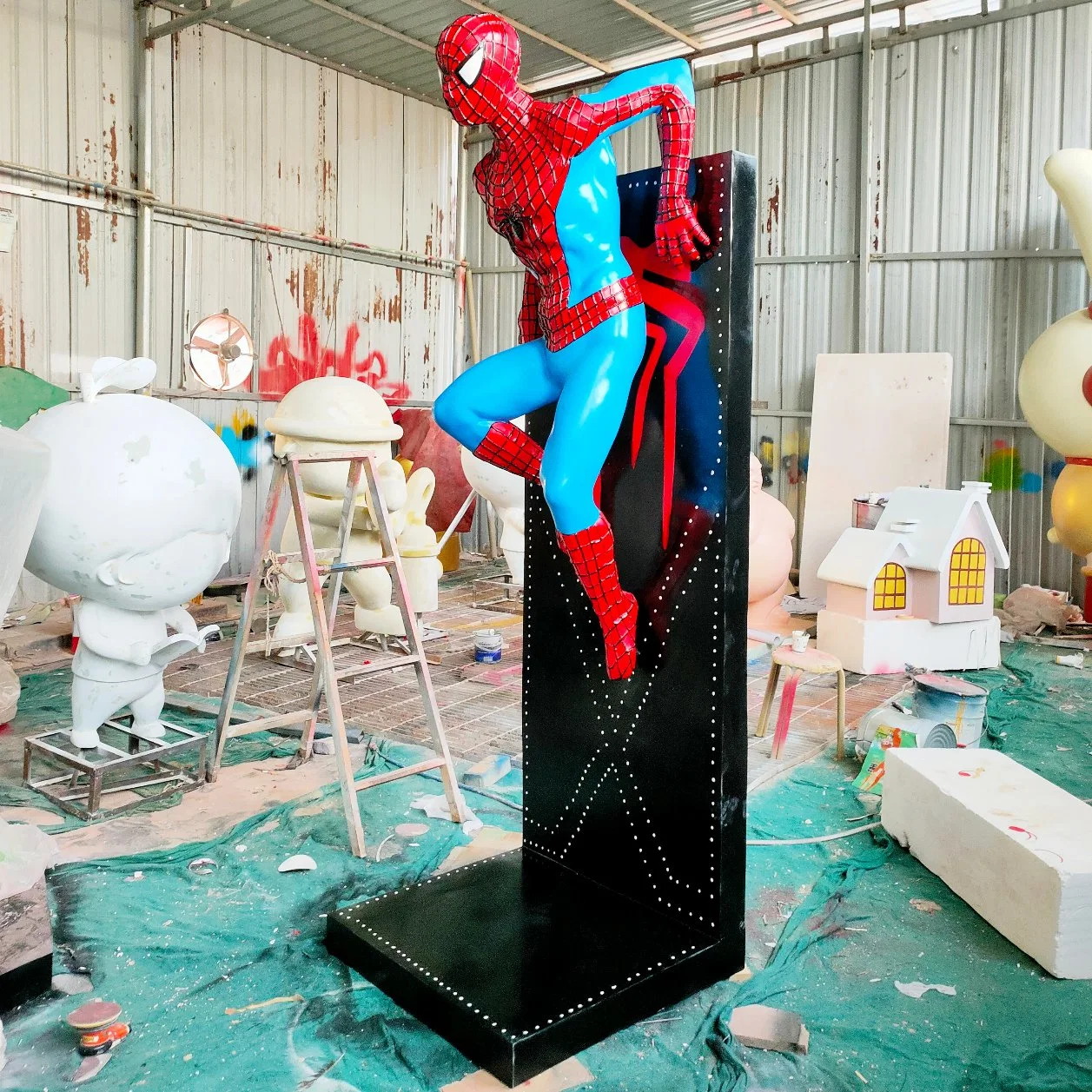 Tamaño de la vida Cartoon película personaje Escultura Fibreglass Spiderman Estatua resina Estatua de Spiderman