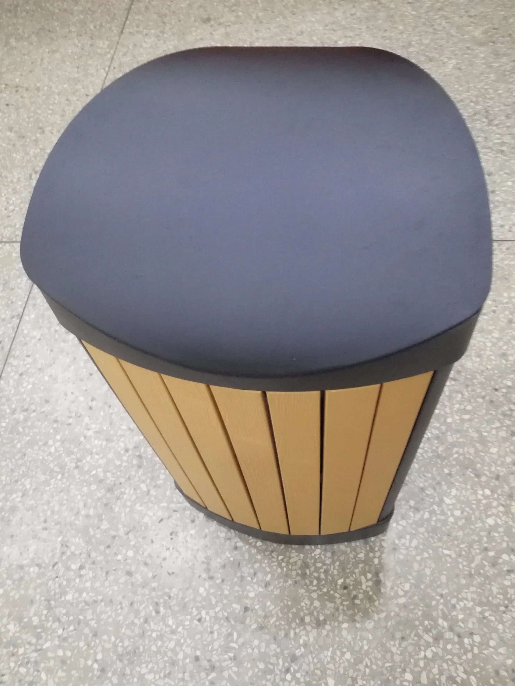 Hotel Supply with Heavy Duty Metal Garbage Bin (HW-534)