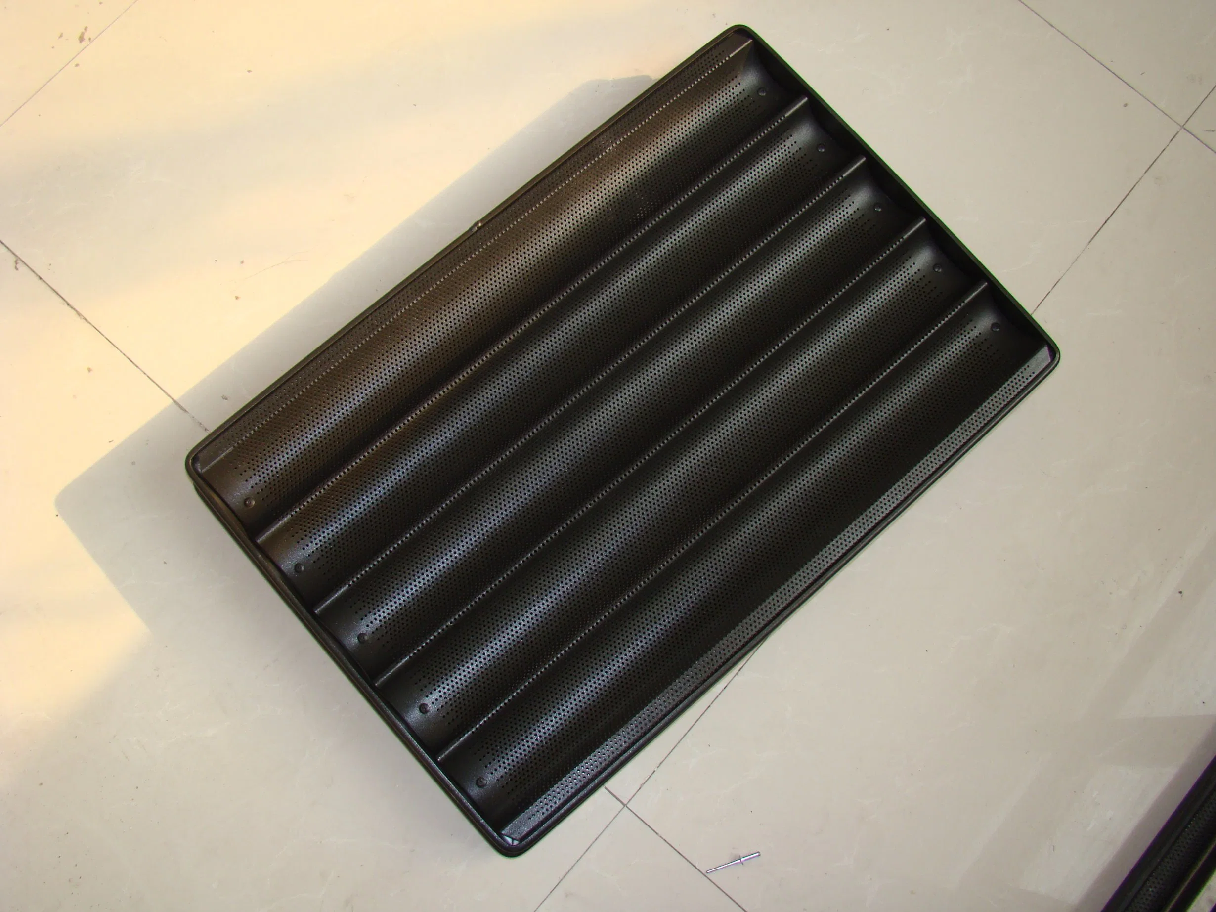 All Kind of Black None Stick Coated Baking Tray for French Bread Croissant Baguett Baking Pan