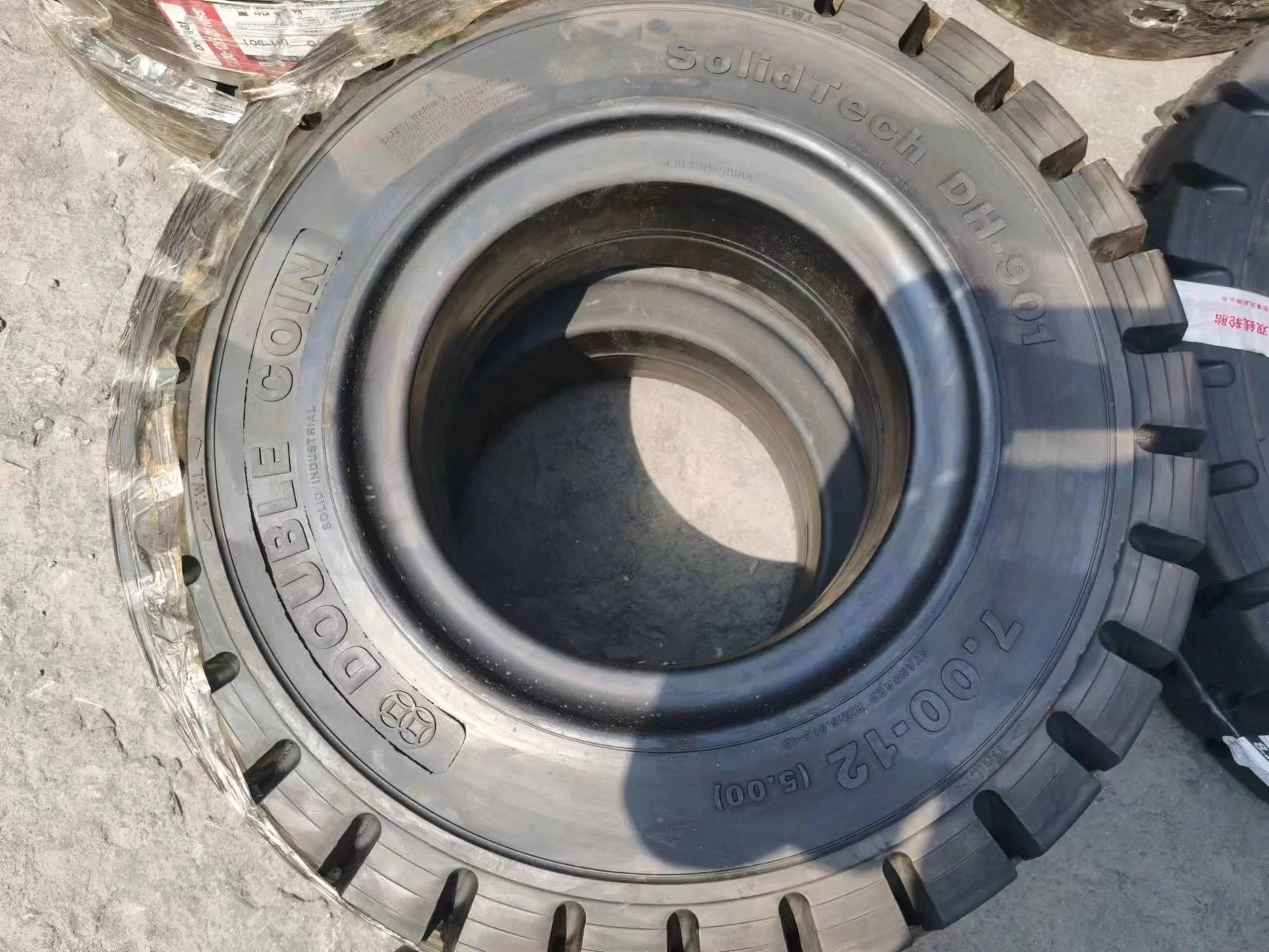 Haulking Brand Industrial Tire Forklift Spare Parts Long Use Life Solid Tires for Forklift Truck Price 300-15 250-15 28X9-15 650-10 700-12 100-20 1100-20