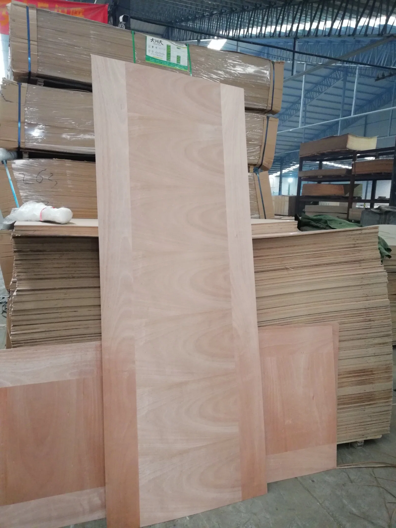 Fábrica-Okoume Puerta Piel Tamaño Plywood 2150X700mm / 750mm / 850mm / 1000mm