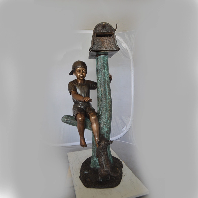 Heißer Verkauf Klassische Gartendekoration Bronze Boy Mailbox Statue