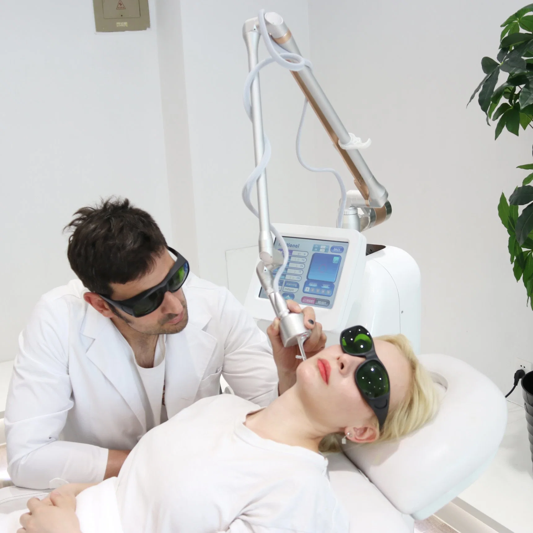 Beauté enlèvement de soins cicatrices acné laser tache d'enlèvement de peau étiquette Rajeunissement du laser fractionnel de la machine d'enlèvement 10600nm