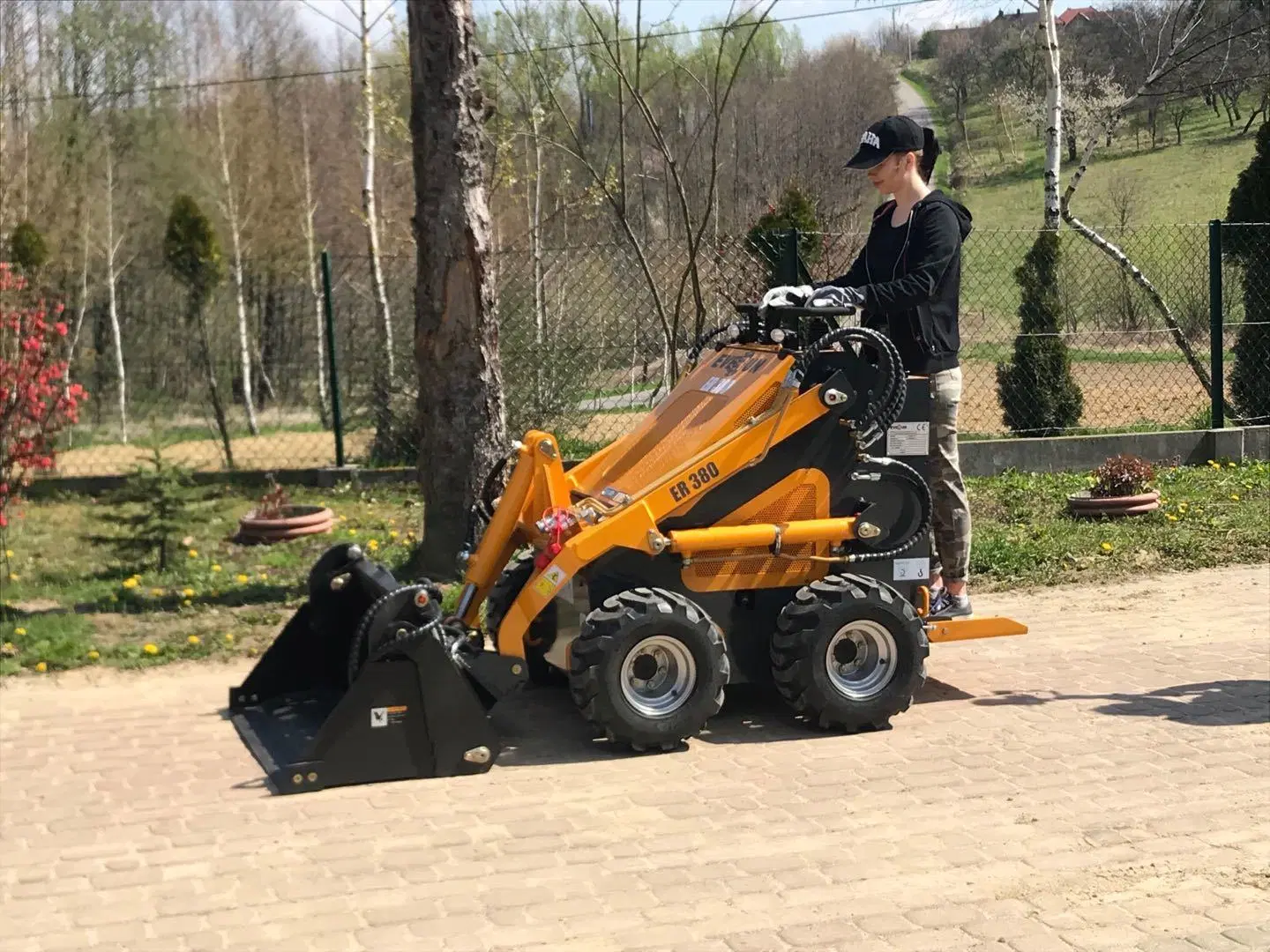 CE Approved Everun Ers380 375kg Mini Skid Steer Loader Small Loader with Digger and Gasoline Engine