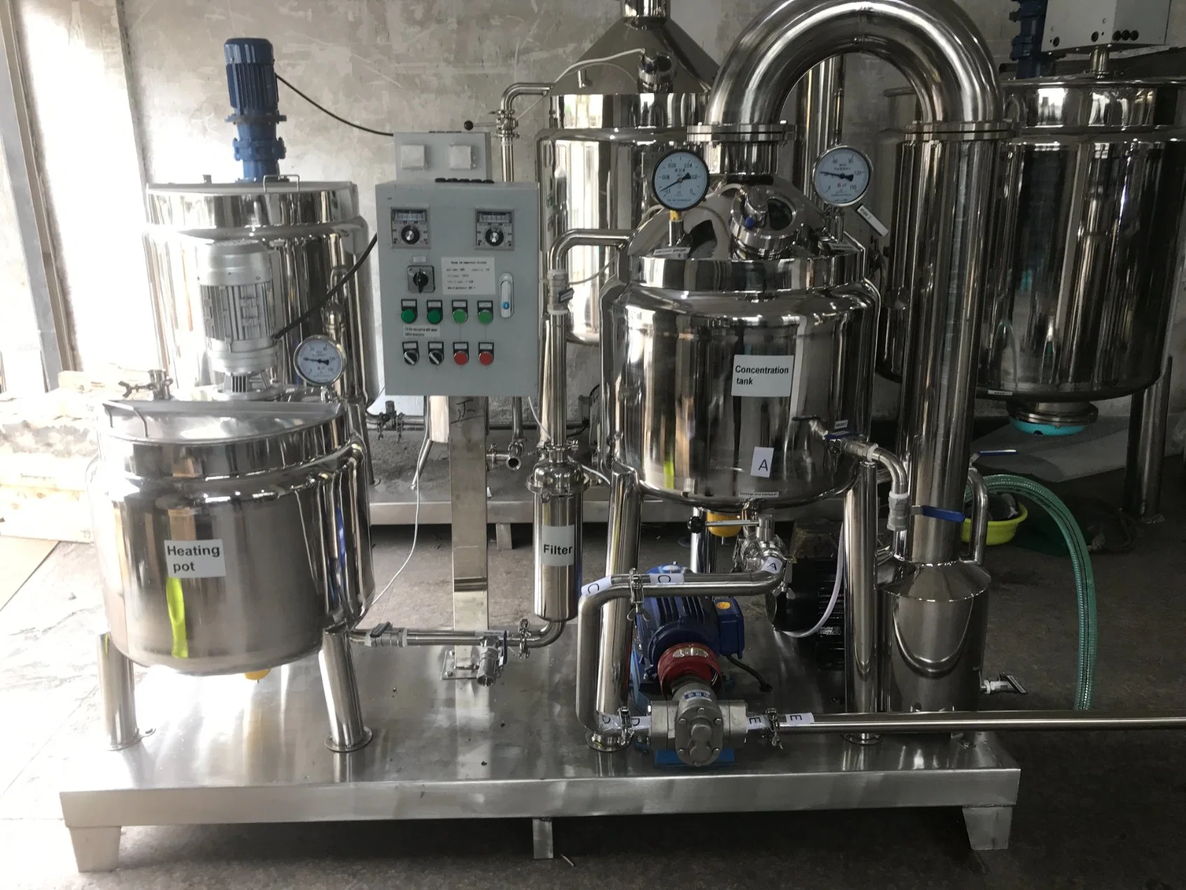 Machine intégrée de concentration et de filtration du miel en Chine avec épaississeur sous vide à basse température et équipement de traitement et de purification du miel en vente.