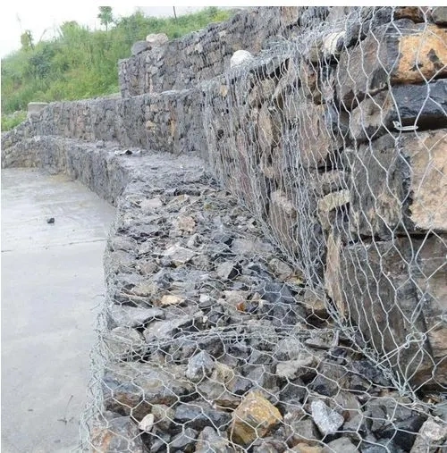 /Hexagonal galvanizado recubierto de PVC Gabion Box para Banco proteger 60x80mm