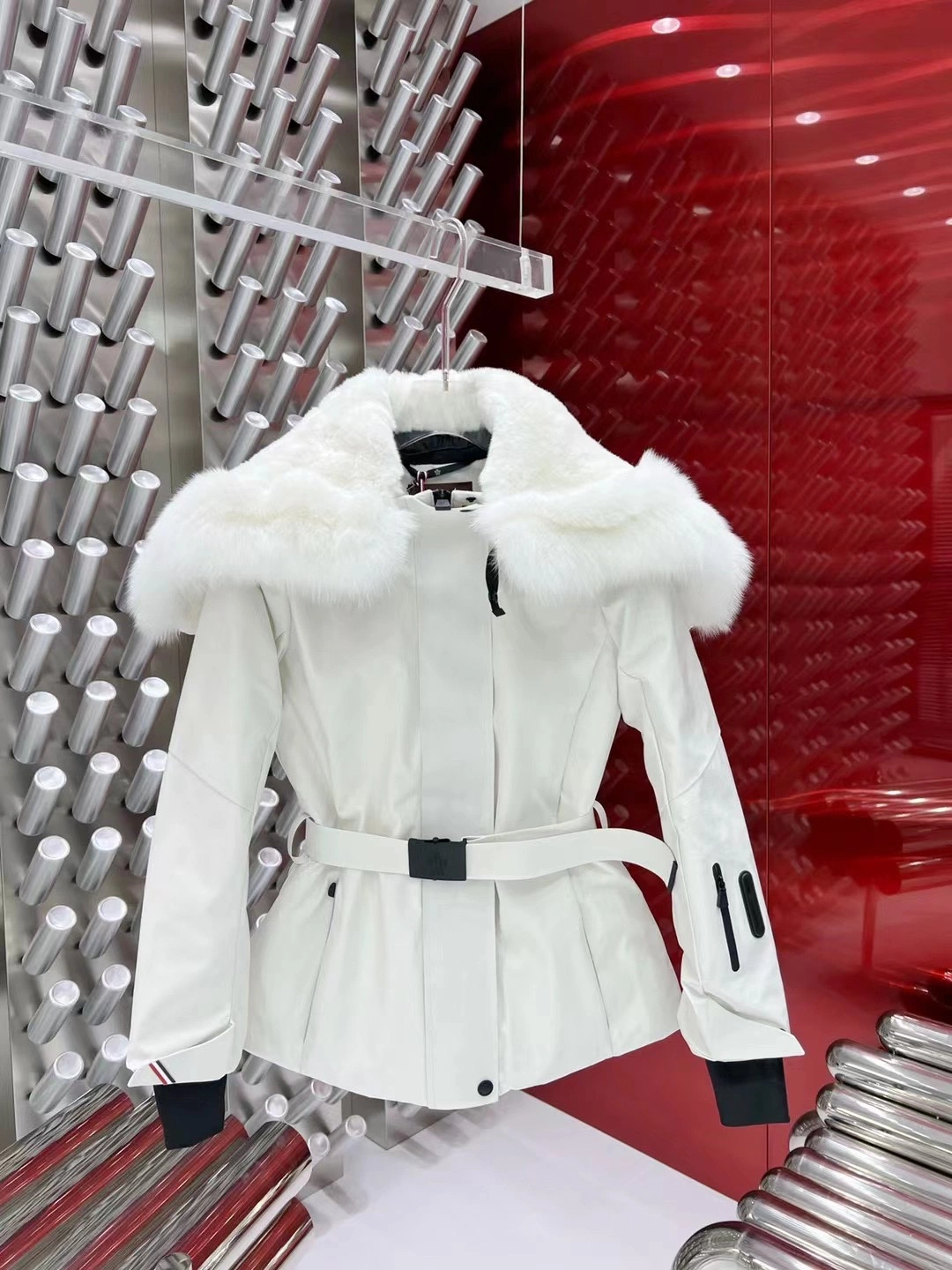 Chaqueta de esquí Fox Fur Chaqueta de plumón de pato blanca Rreplica de Marca Ropa de invierno para mujer