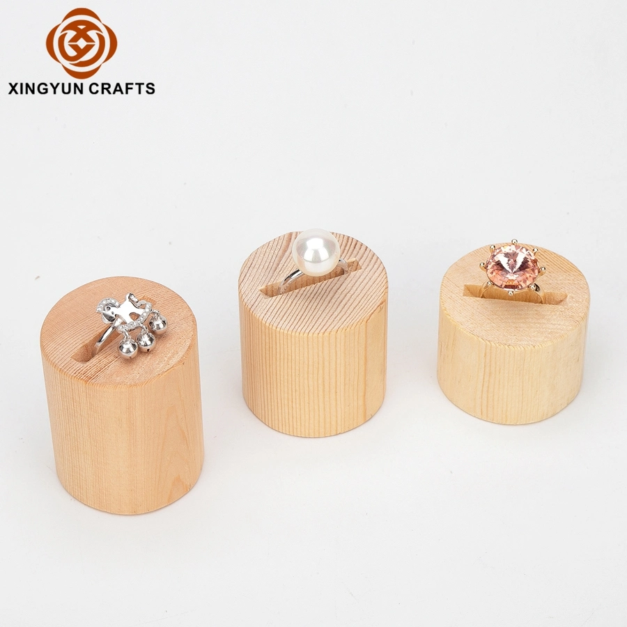 Comercio al por mayor Joyas de Madera Natural Anillo Expositor stand Stand de la pintura de madera Mostrar Anillo personalizado